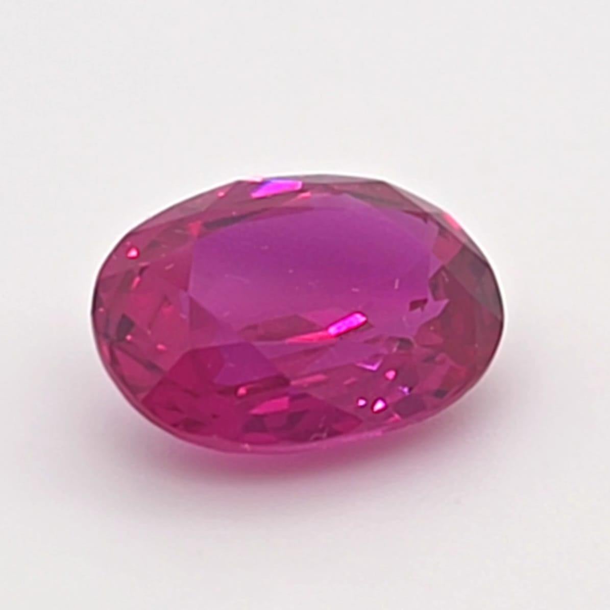 Rubino ovale rosso porpora 5,006ct - Certificato SSEF e GRS 

Un sorprendente rubino rosso porpora da 5,006 carati, sapientemente tagliato in un'intramontabile **forma ovale**. Questa gemma mostra una vivida tonalità rosso-violacea con una notevole