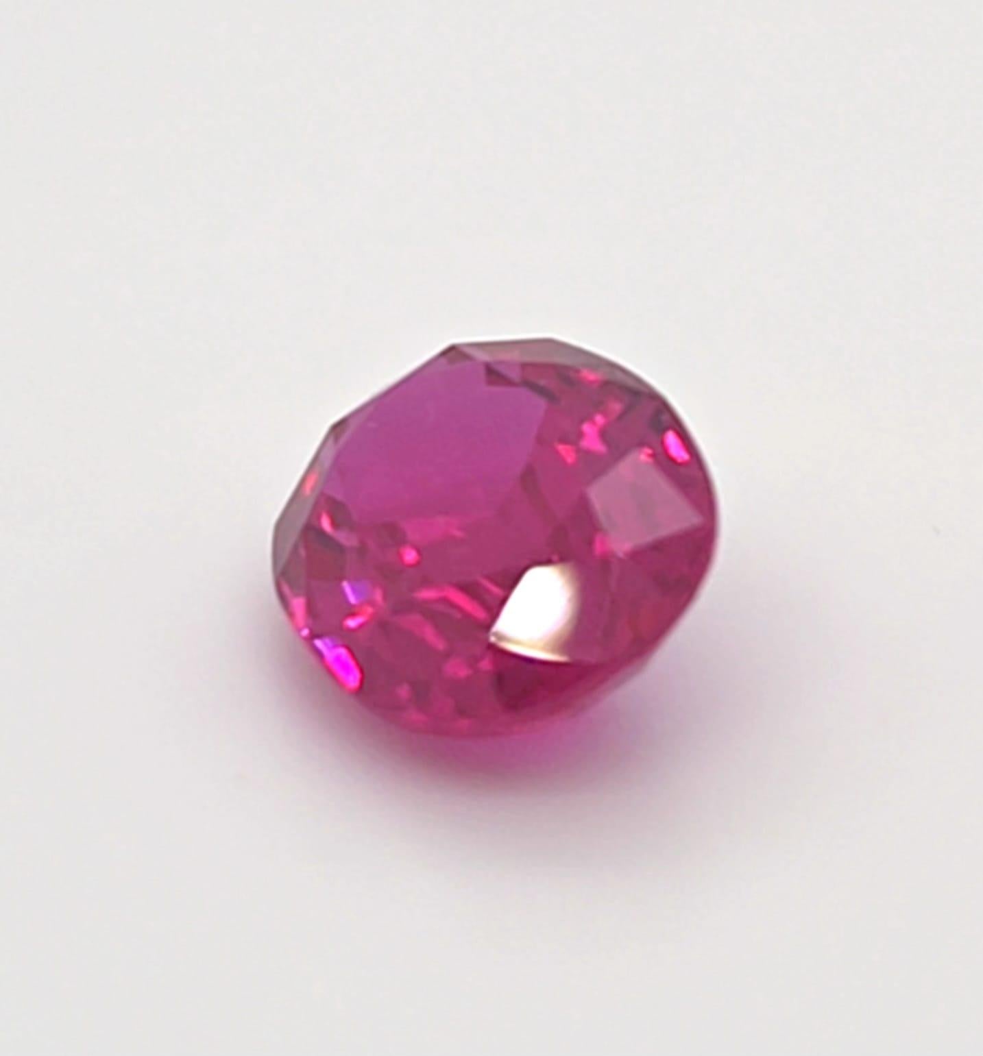 Taglio ovale 5,00ct Rubino rosso porpora di forma ovale dello Sri Lanka certificato da SSEF e GRS in vendita