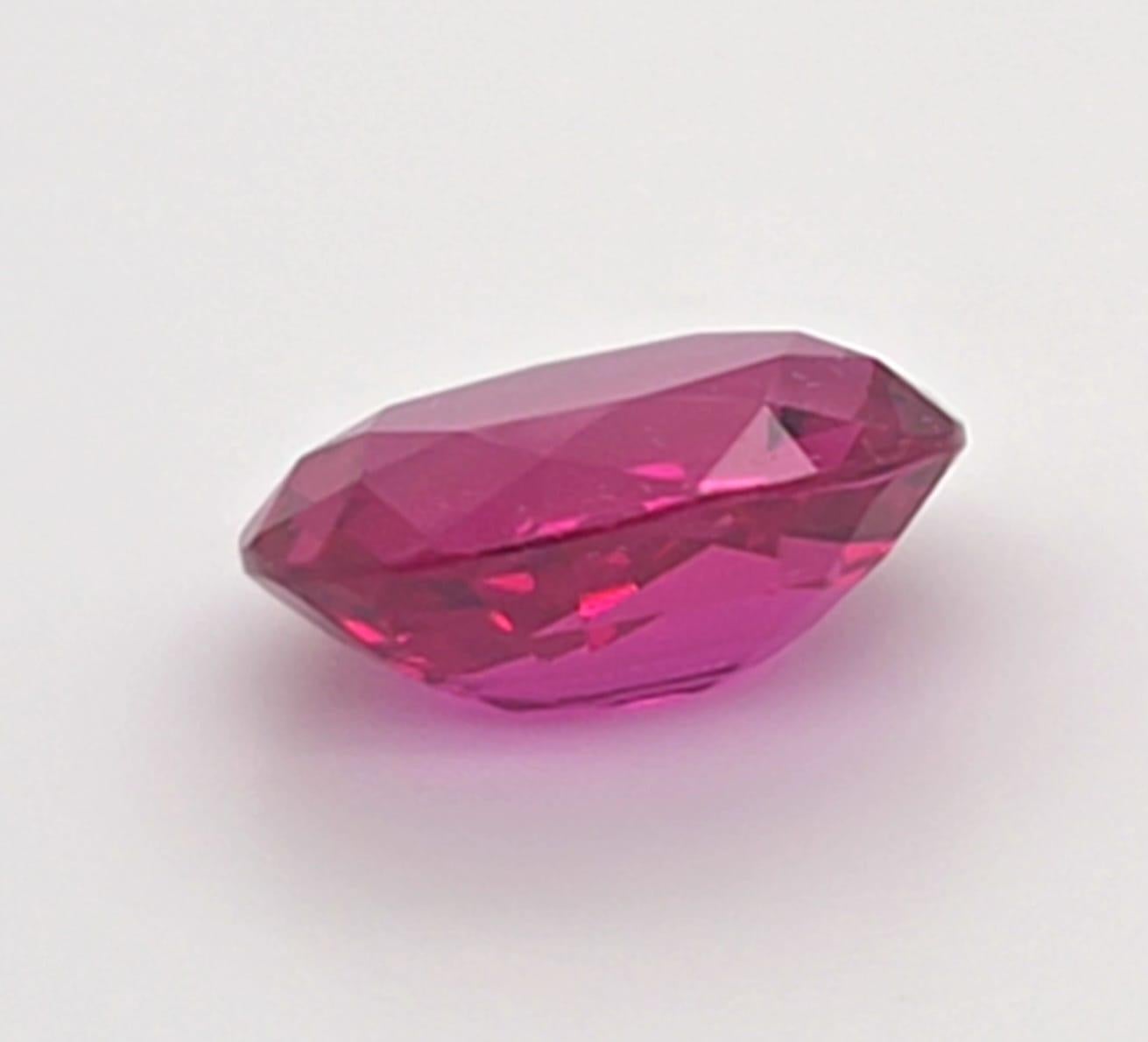5,00ct Rubino rosso porpora di forma ovale dello Sri Lanka certificato da SSEF e GRS In condizioni Nuovo in vendita a Antwerpen, BE