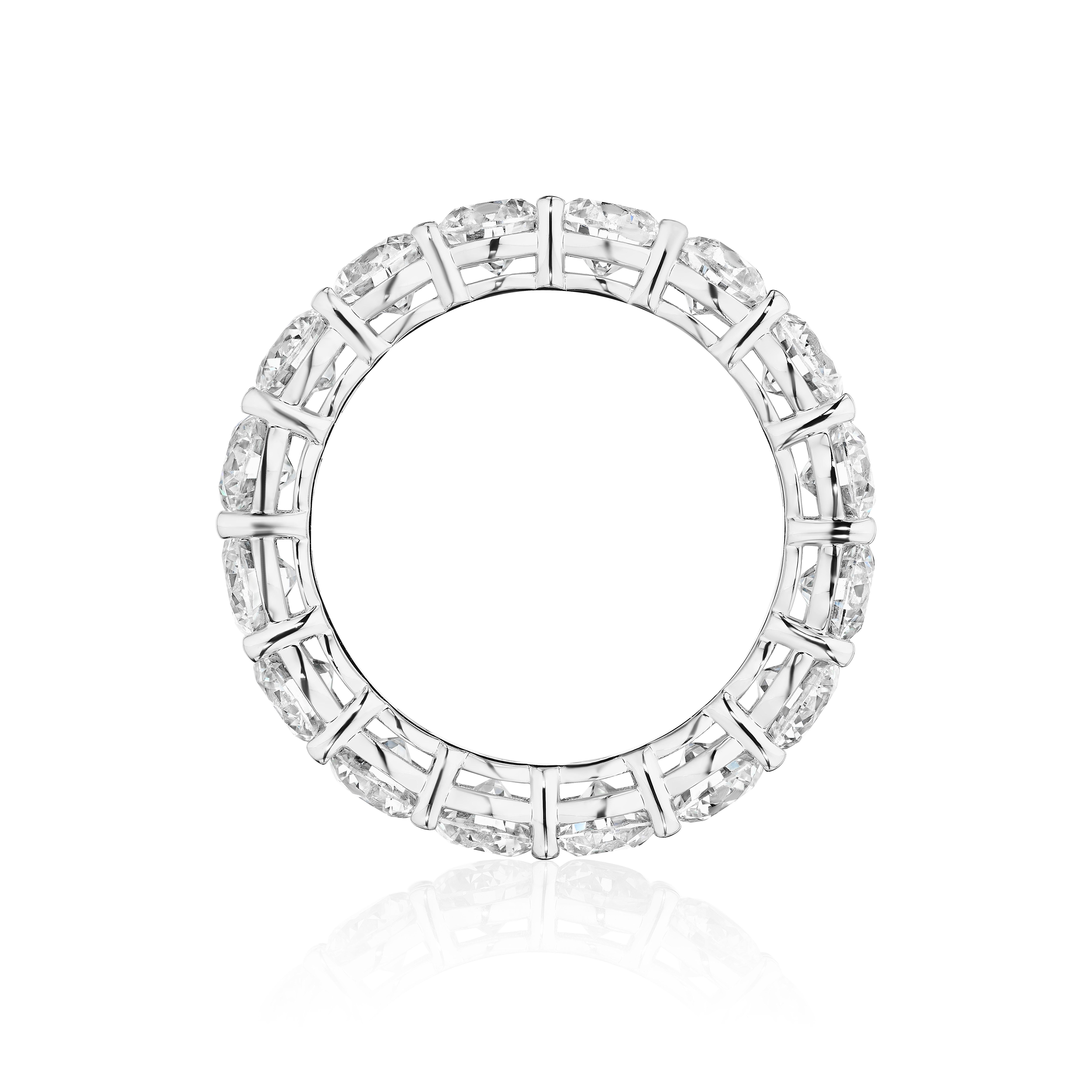 Moderne Anneau d'éternité en or 18 carats avec diamants ronds de 5,00 carats en vente