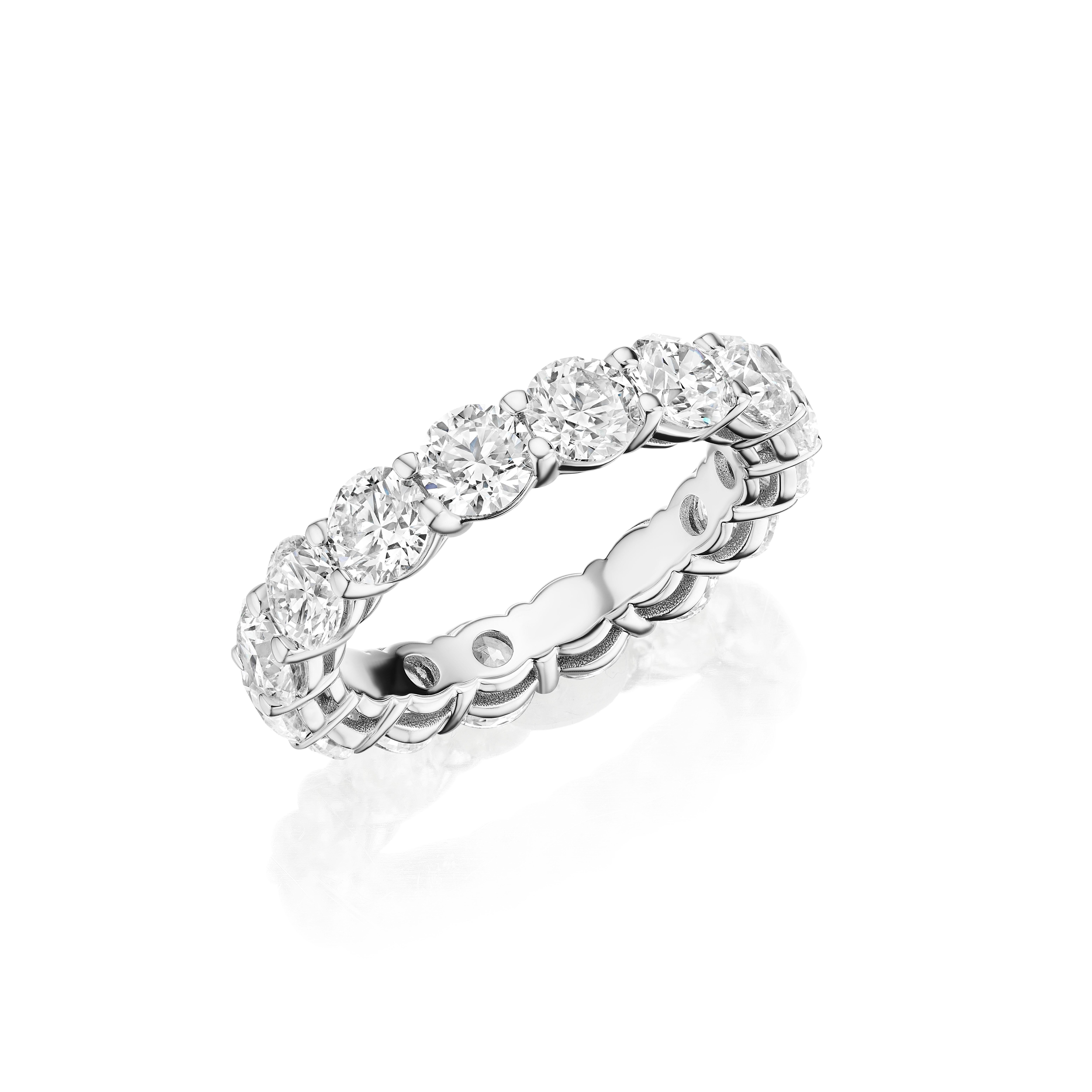 Round Cut 5.00ct Round Diamond Eternity Band in 18KT Gold For Sale
