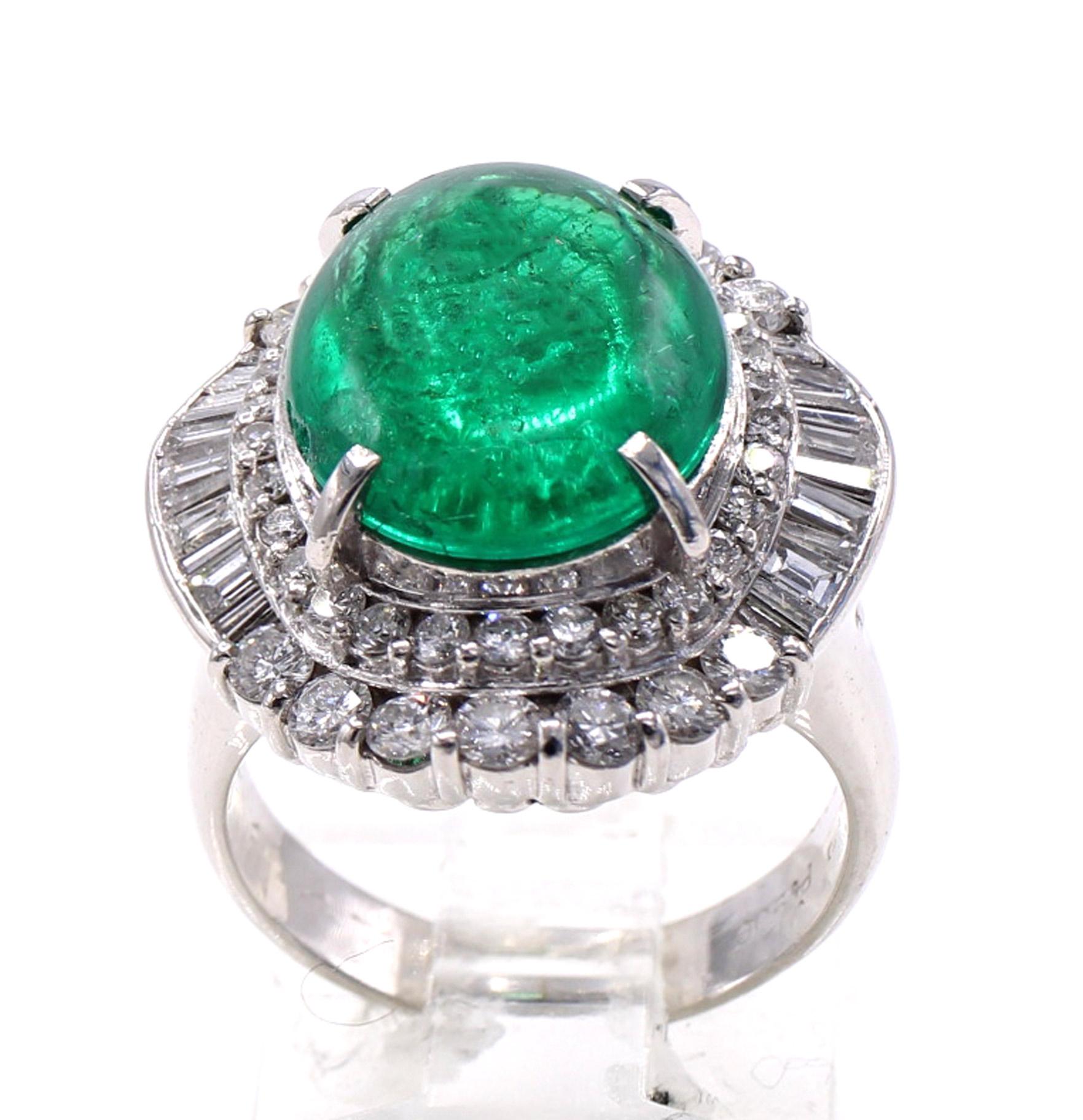 5.01 Carat Colombian Cabochon Emerald Diamond Platinum Cocktail Ring In Excellent Condition For Sale In New York, NY