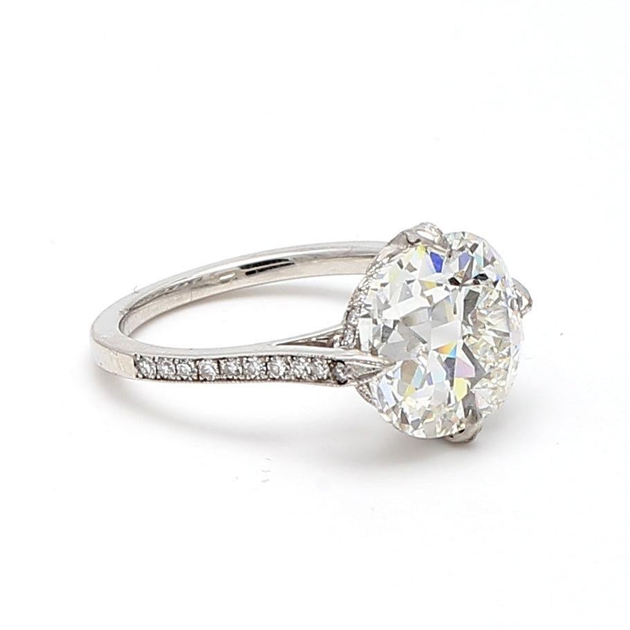 Bague de fiançailles en platine avec diamant coussin de 5,01 carats de forme brillante H-VS2 en vente 3