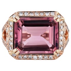 Bague cocktail en or rose, diamants et tourmaline rose taille émeraude de 5,01 carats, faite à la main