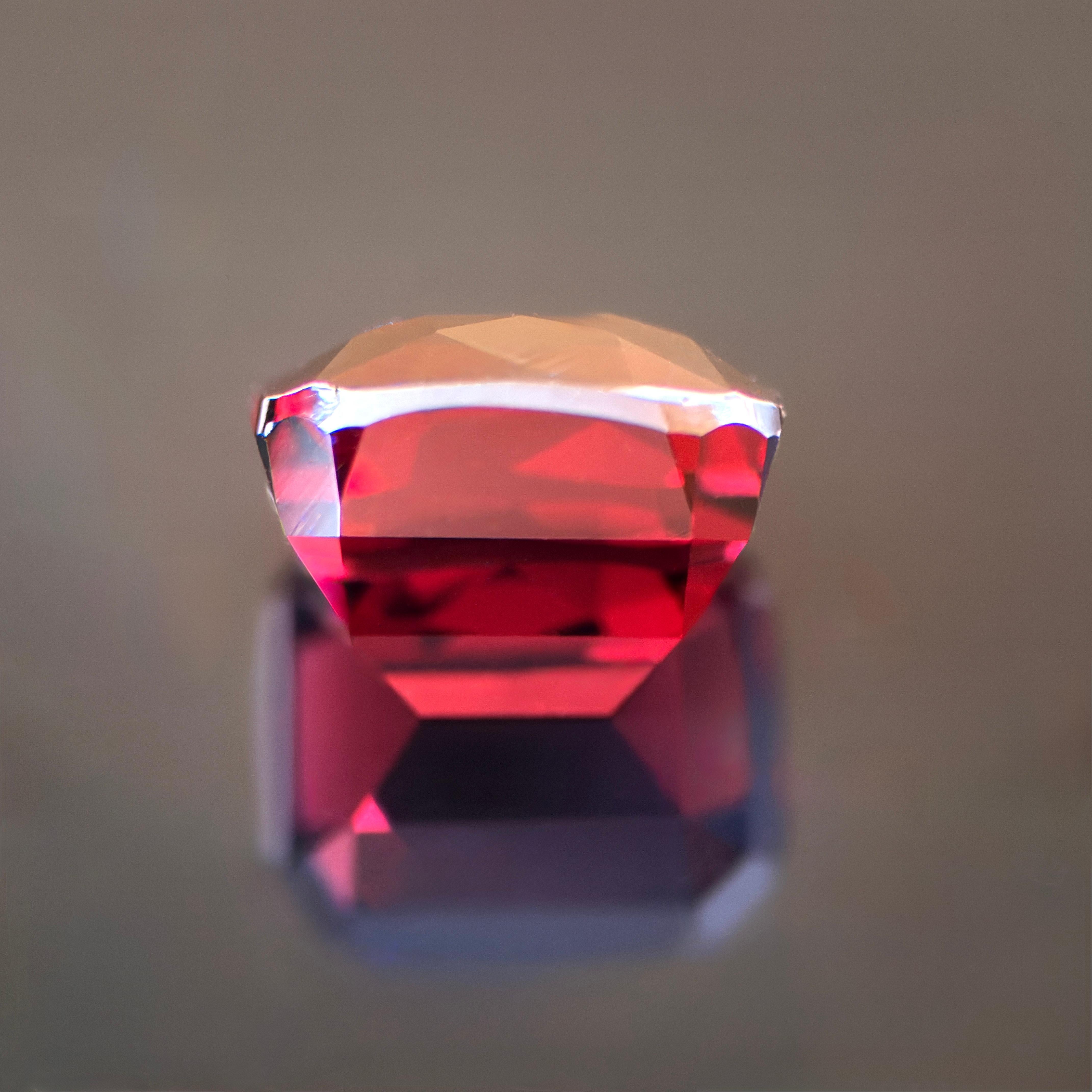 Grenat Natural Elegance de 5,01 carats - riche coussin rouge foncé, éclat élégant en vente 4