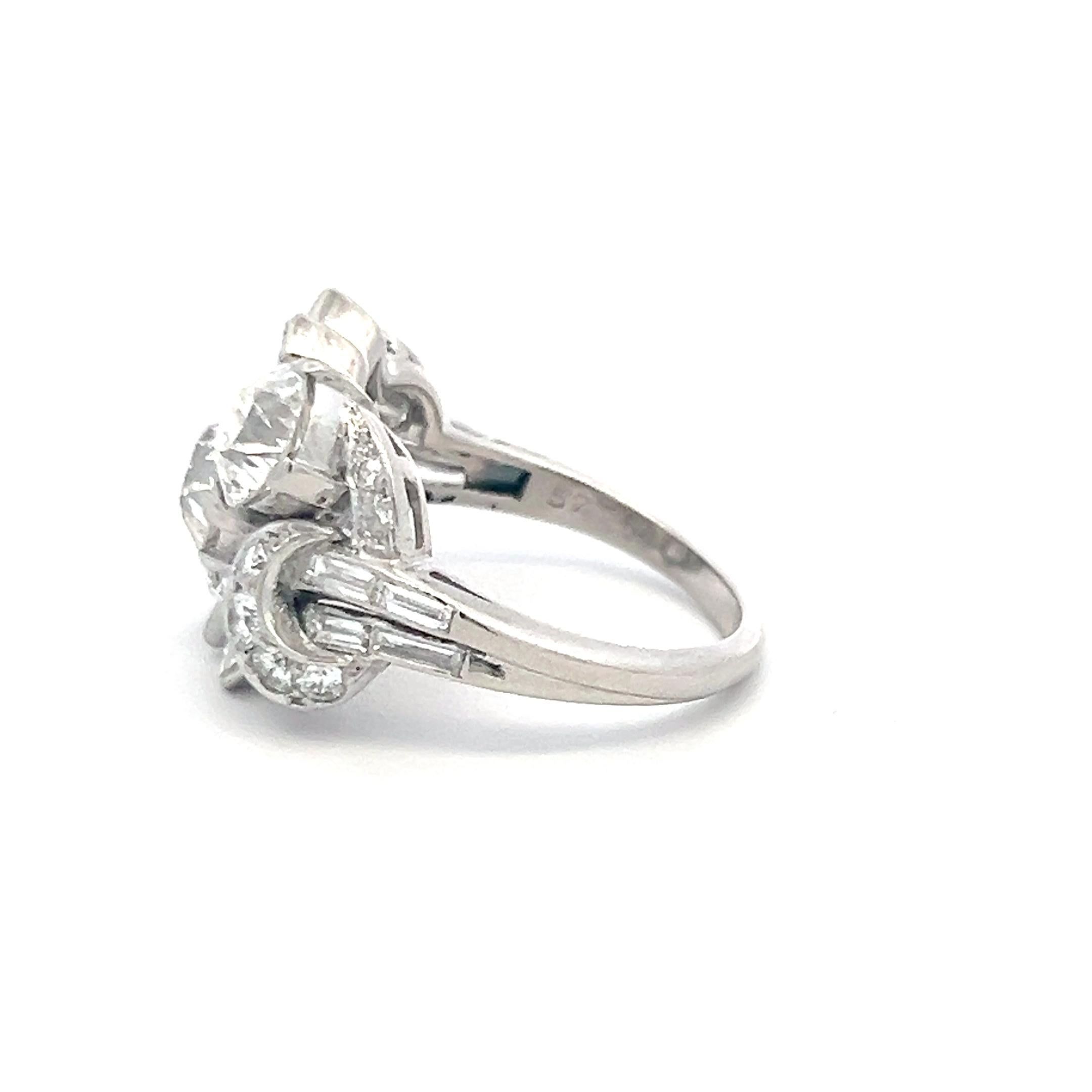 Anello in platino con diamante antico di 5,01 carati e diamante rotondo a baguette In condizioni buone in vendita a New York, NY