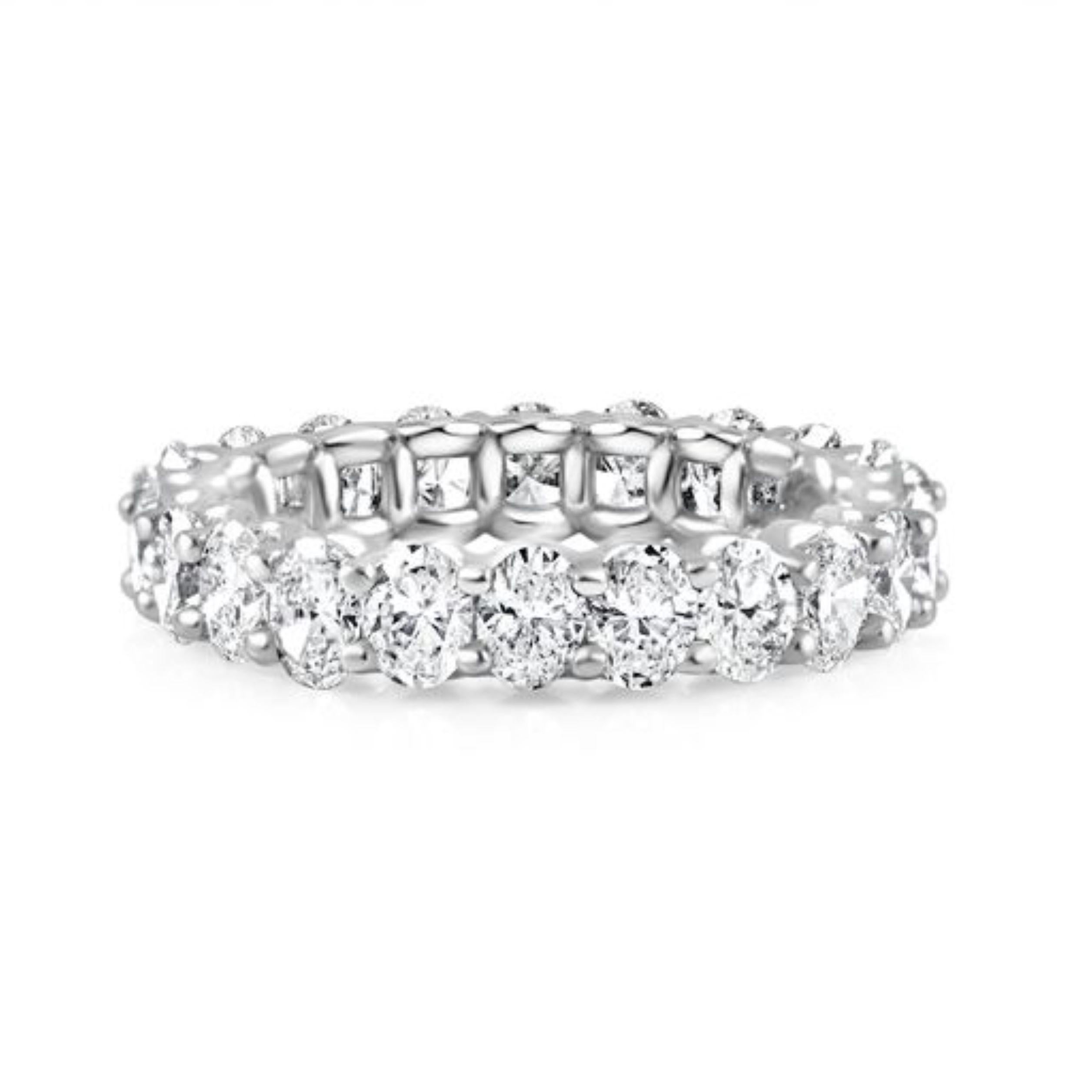 in vendita:  Fascia Eternity con diamante ovale da 5,01 carati in platino, misura 6 3