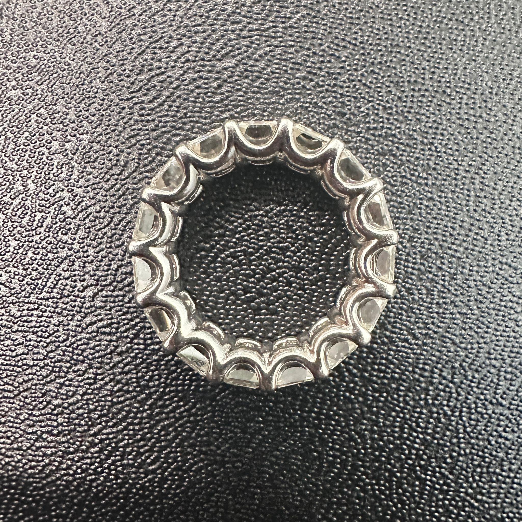 in vendita:  Fascia Eternity con diamante ovale da 5,01 carati in platino, misura 6 7