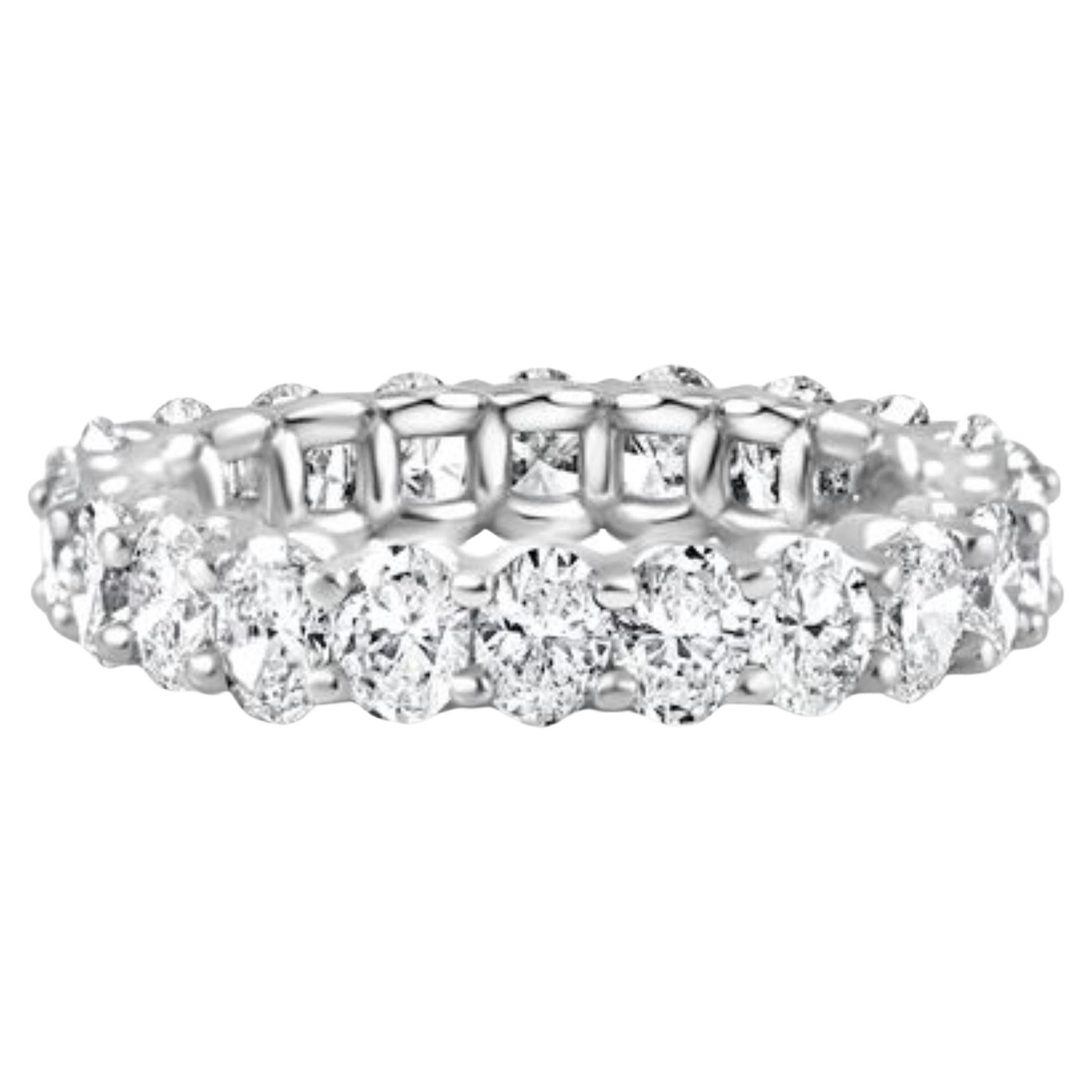 in vendita:  Fascia Eternity con diamante ovale da 5,01 carati in platino, misura 6