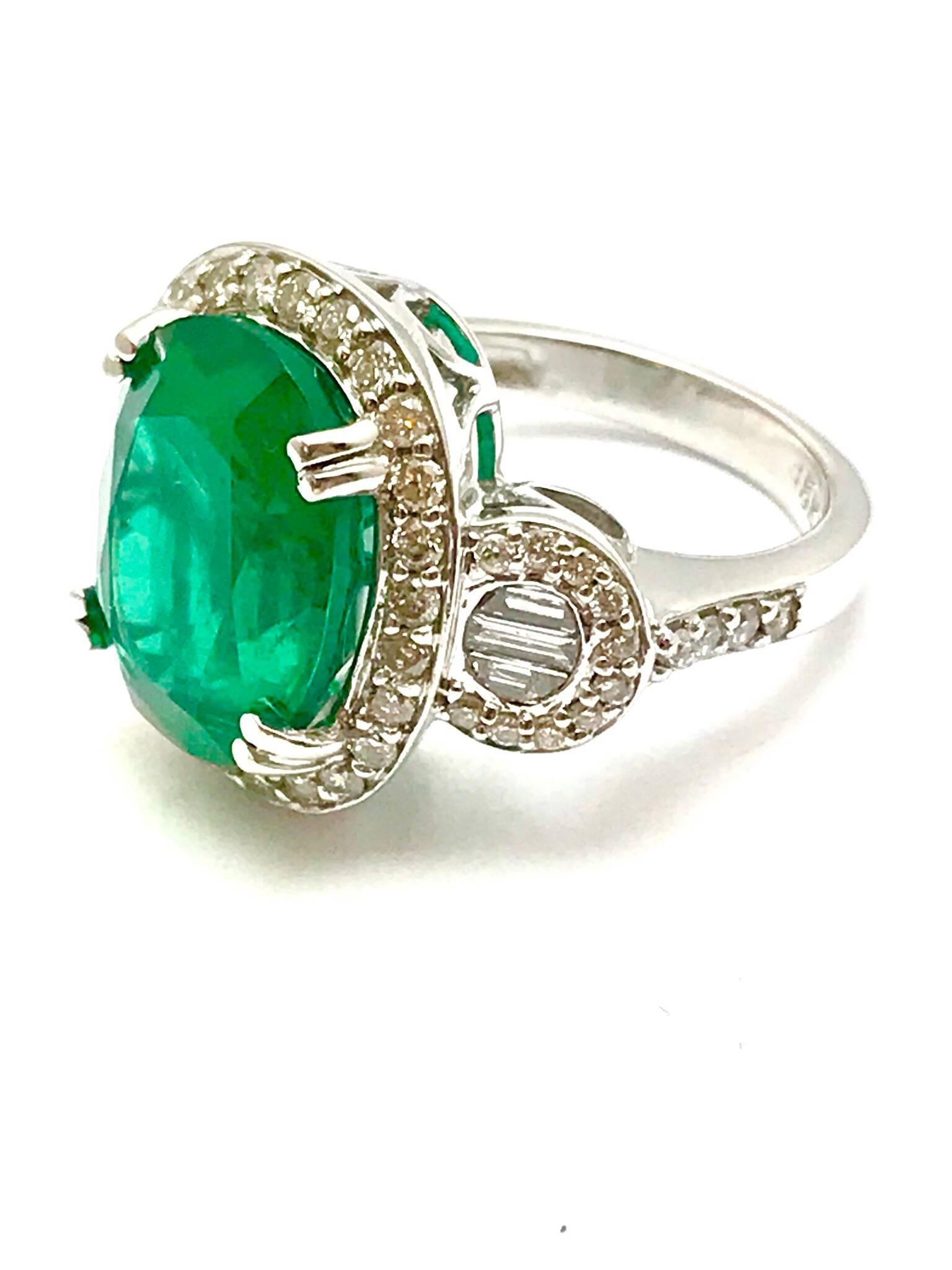 Modernist 5.01 Carat Oval Natural Emerald and Diamond White Gold Cocktail Ring For Sale