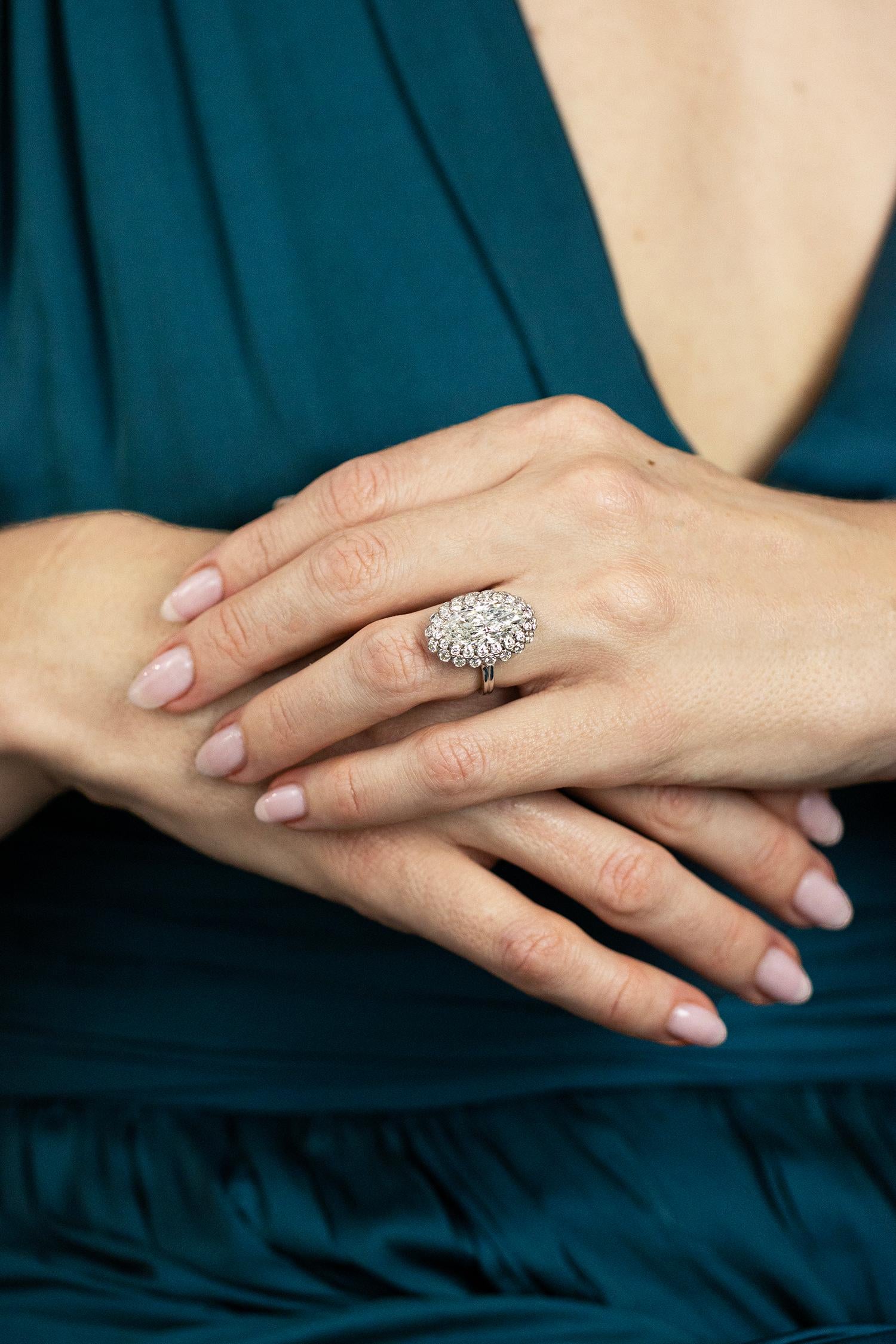 Roman Malakov 5.01 Carats Elongated Moval Cut Diamond & Cluster Ring in Platinum In New Condition For Sale In New York, NY