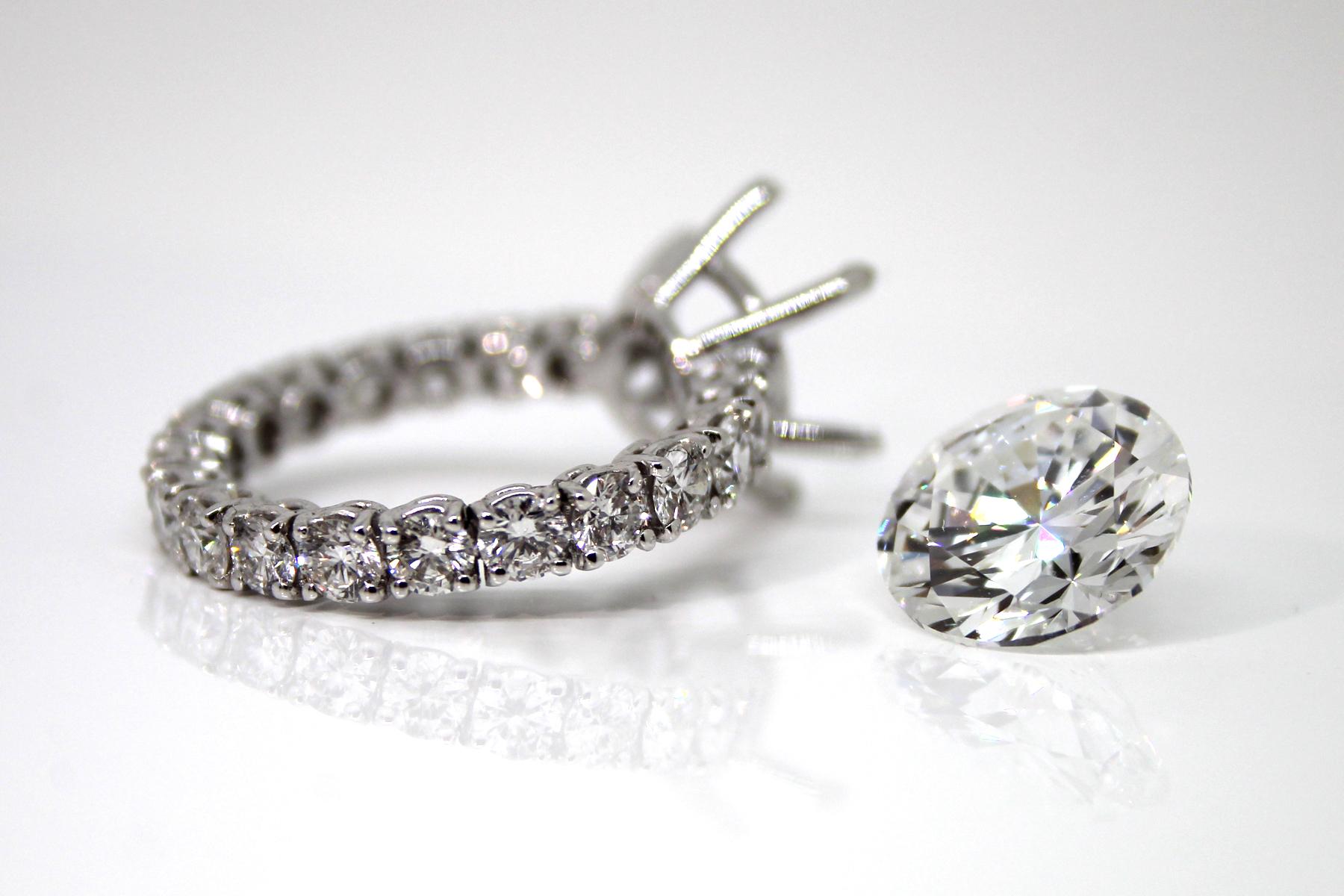 5.01 Carat + 1.99 Ct GIA Diamond E, VS2 18 Karat White Gold Engagement Ring  In New Condition For Sale In Bergamo, BG