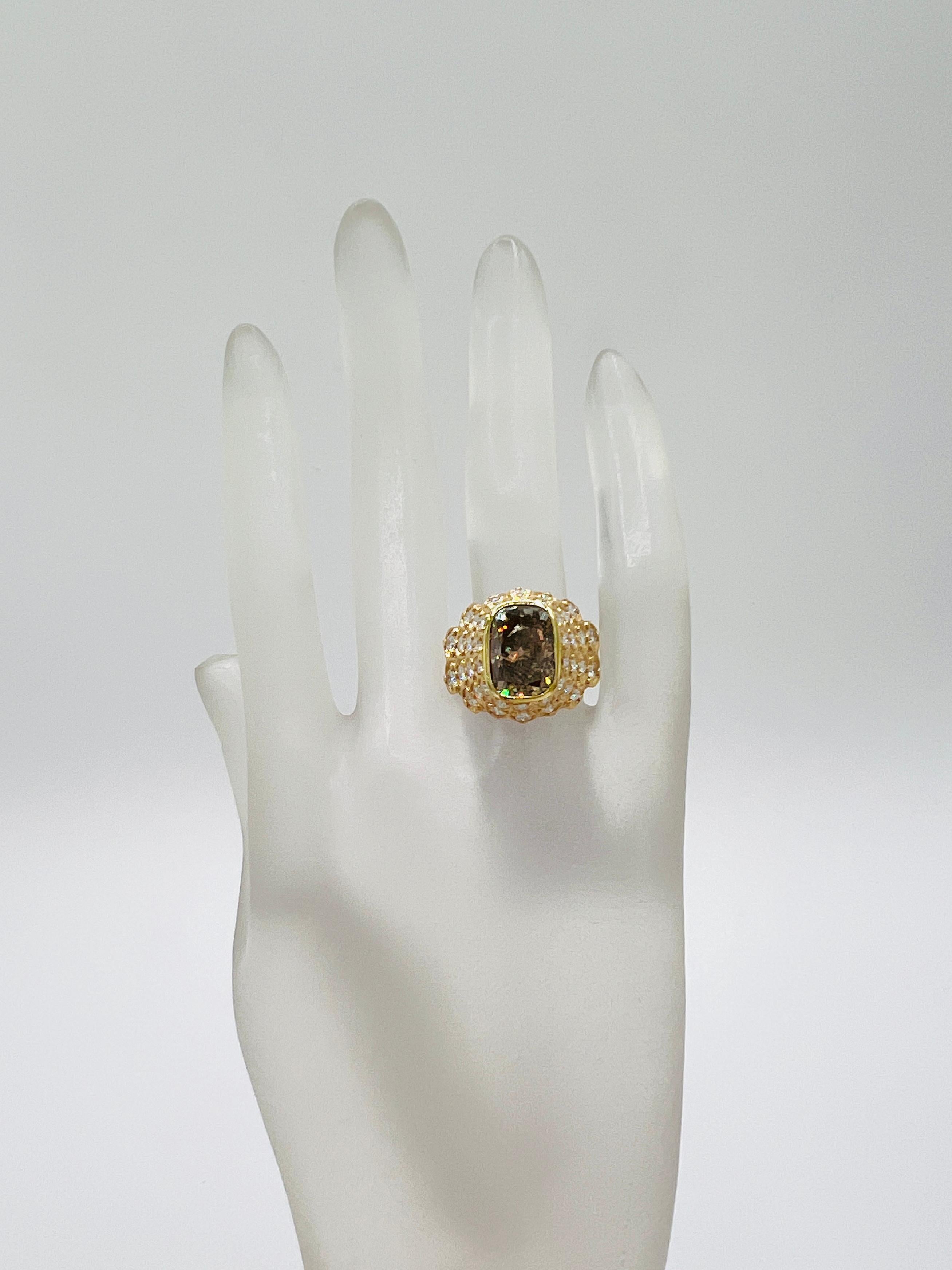 Taglio cuscino 5,01 ct. Anello da cocktail con diamante cognac e diamante bianco in 18 carati