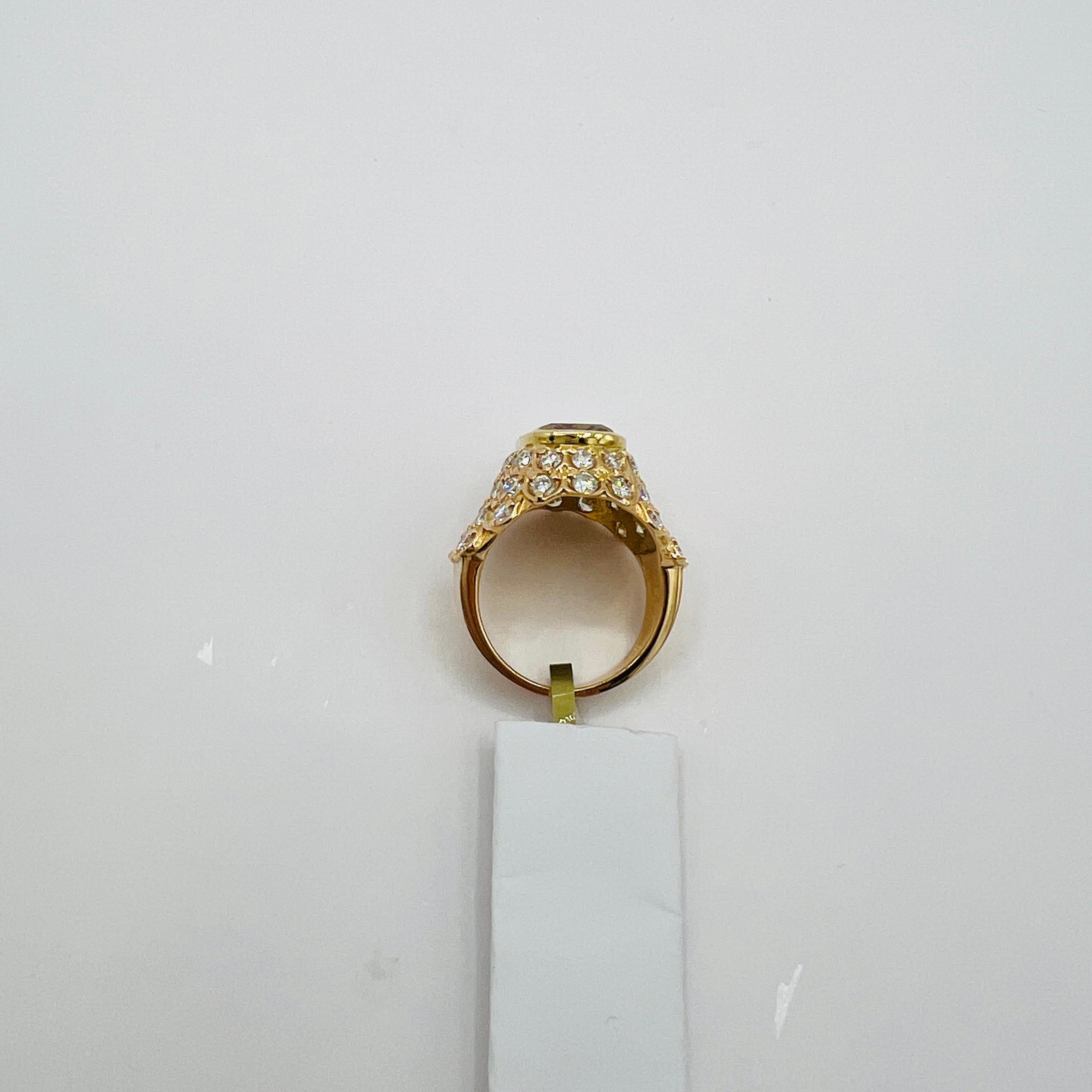 5,01 ct. Anello da cocktail con diamante cognac e diamante bianco in 18 carati 1