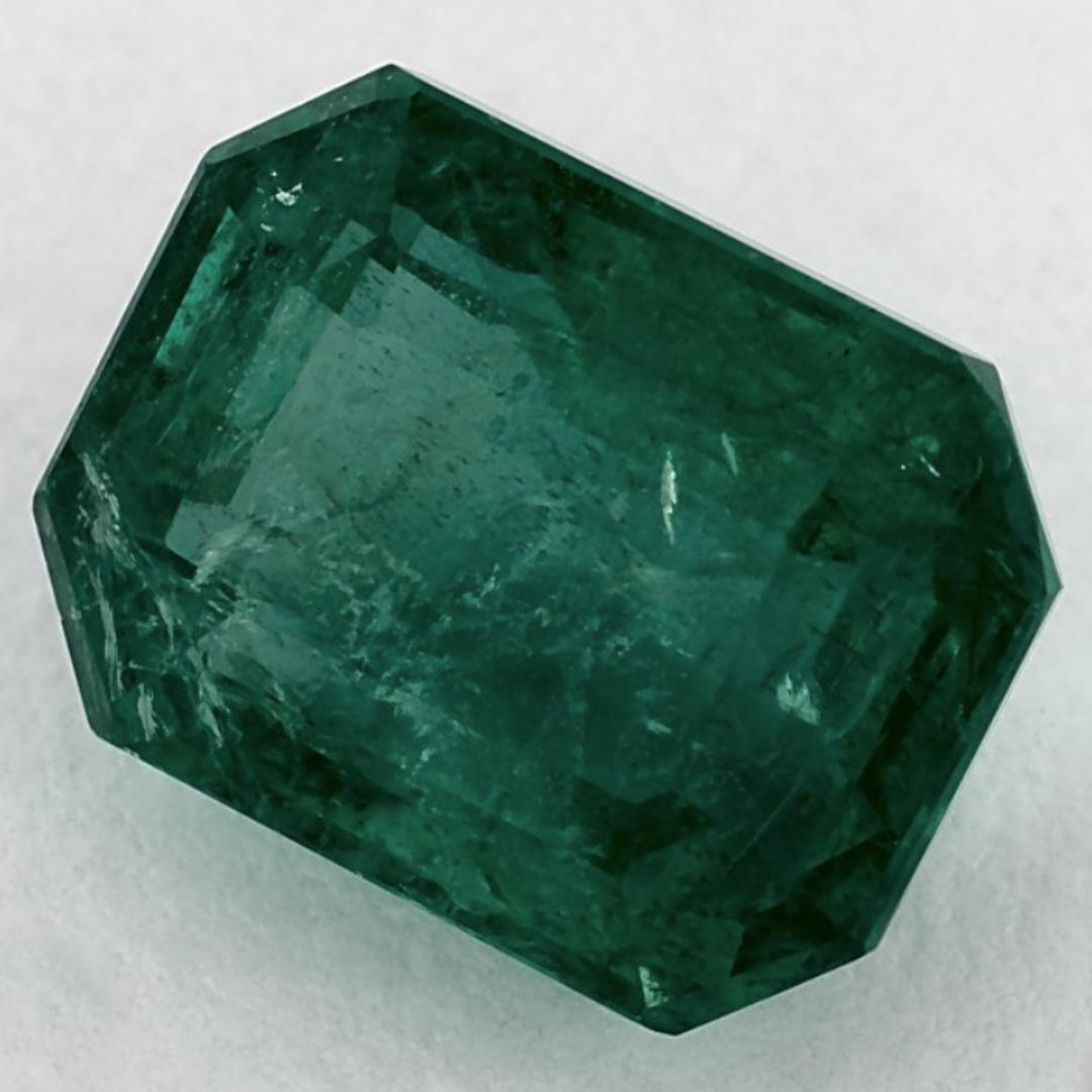 Con un vibrante tono verde, la piedra de nacimiento de mayo es un símbolo del renovado crecimiento primaveral. 

Explora la vibrante colección de esmeraldas, rubíes y zafiros de nuestra tienda, disponibles como gemas sueltas y combinadas con nuestra