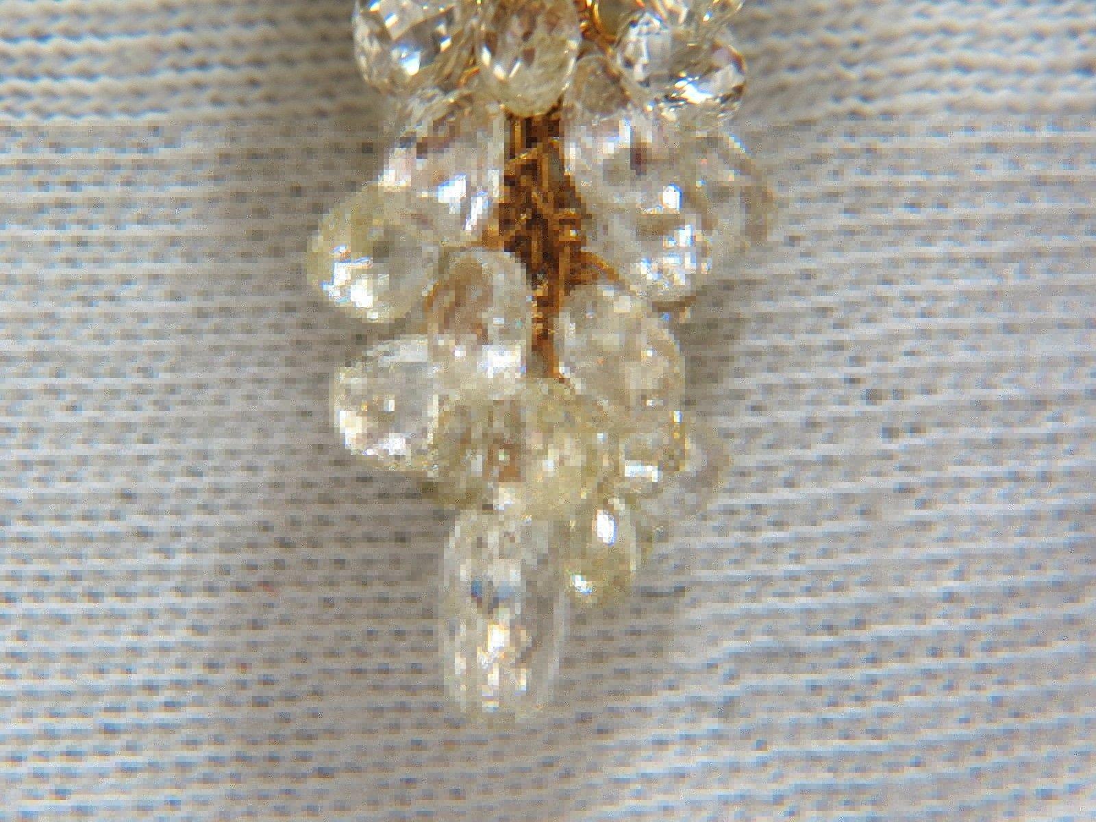 50,15 Karat natürlicher Fancy Farbe Briolette Diamant Ohrringe 18kt Weintrauben im Angebot 3
