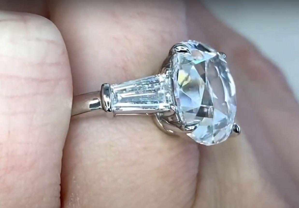 Verlobungsring mit 5,01 Karat antikem Diamant im Kissenschliff Solitär, E Farbe, Platin Damen im Angebot