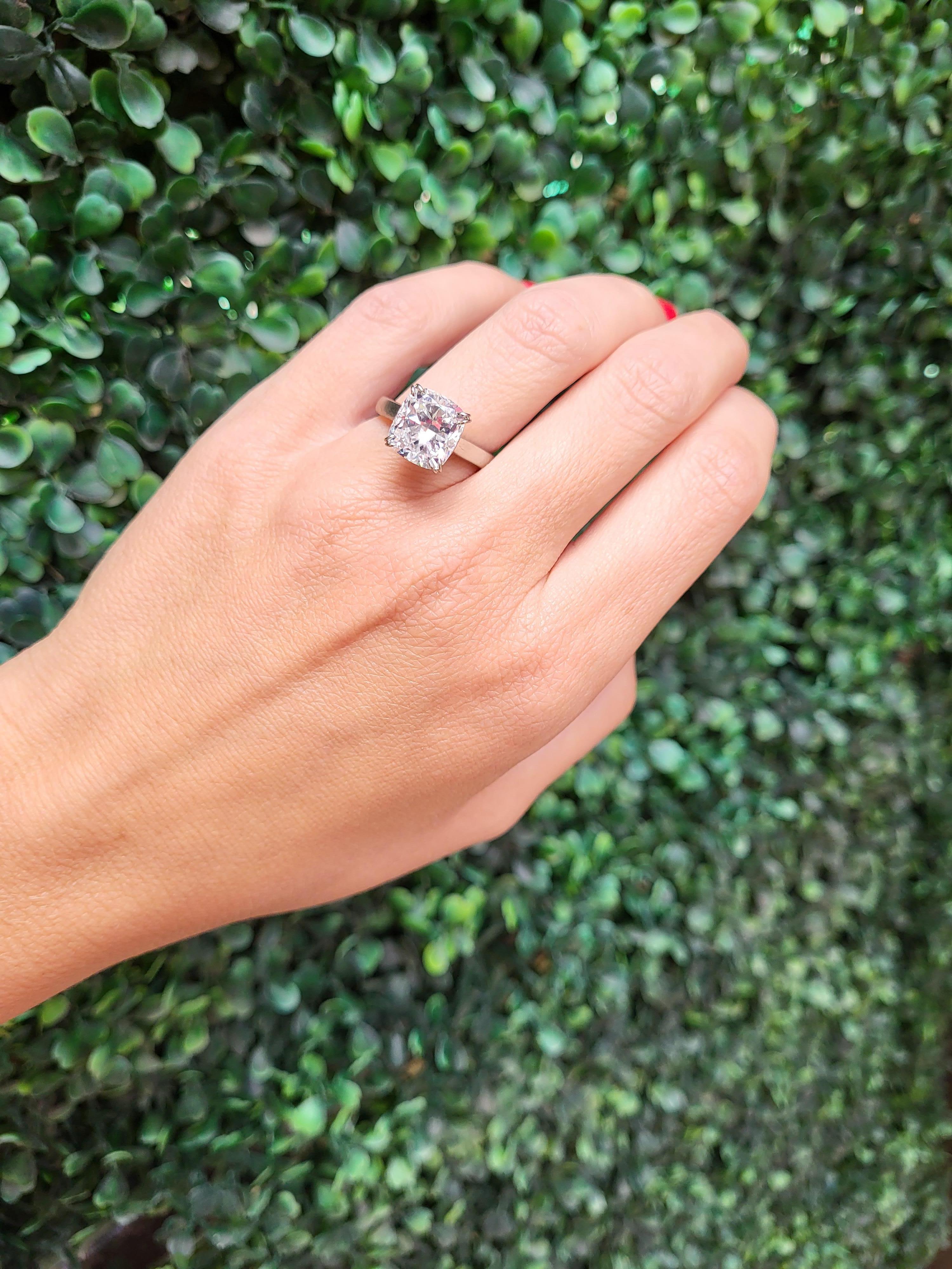 5.01ct Cushion Cut Diamond Engagement Ring In New Condition For Sale In Houston, TX