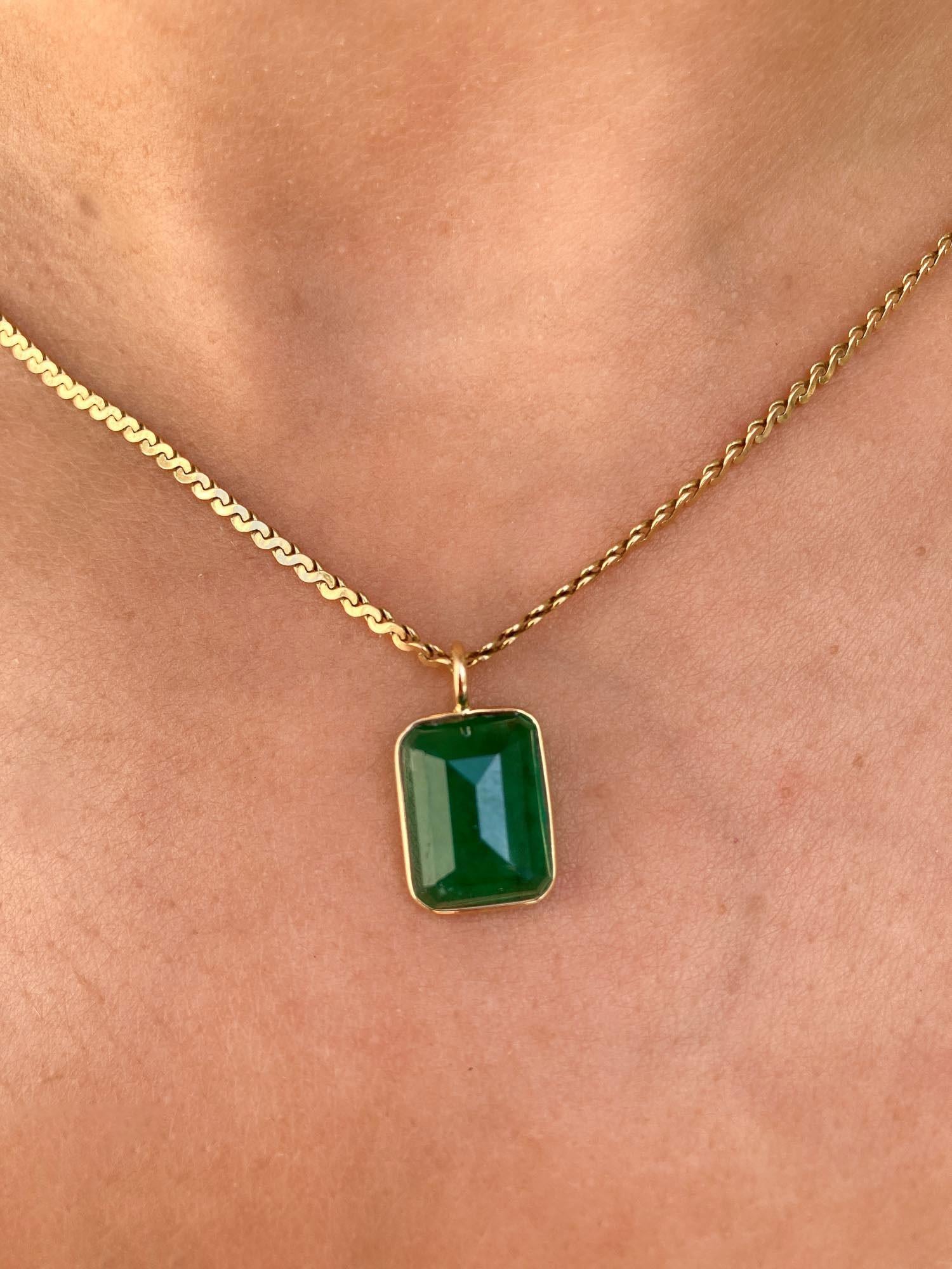 emerald bezel necklace