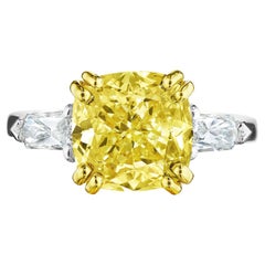 Bague en diamant coussin jaune brunâtre fantaisie de 5,01 carats certifié par le GIA avec diamant en forme de balle