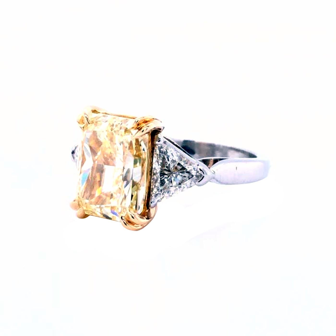 5,01 Karat GIA Strahlenschliff Fancy Hellgelber Platinring mit 0,85 Karat Diamanten (Radiantschliff)