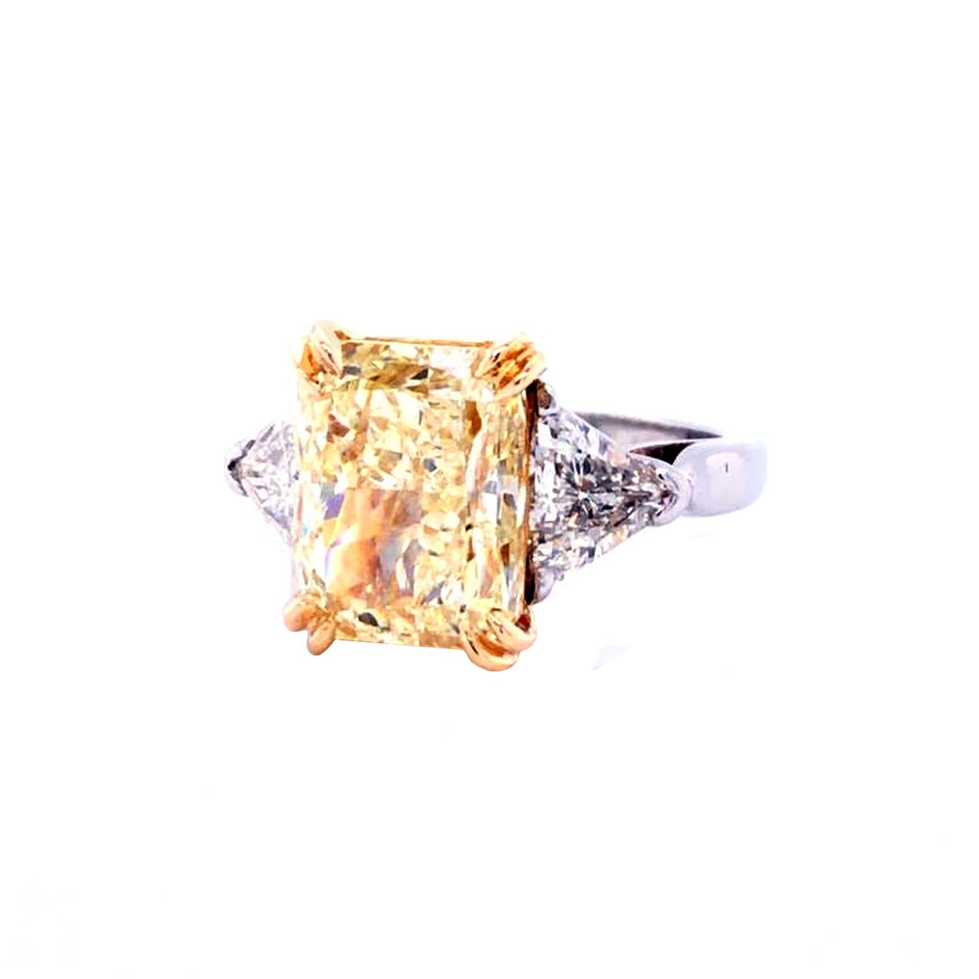 5,01 Karat GIA Strahlenschliff Fancy Hellgelber Platinring mit 0,85 Karat Diamanten im Zustand „Hervorragend“ in Aventura, FL