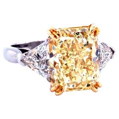5,01 Karat GIA Strahlenschliff Fancy Hellgelber Platinring mit 0,85 Karat Diamanten