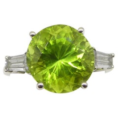 5.01ct Peridot and Diamond Ring set in 14k White Gold