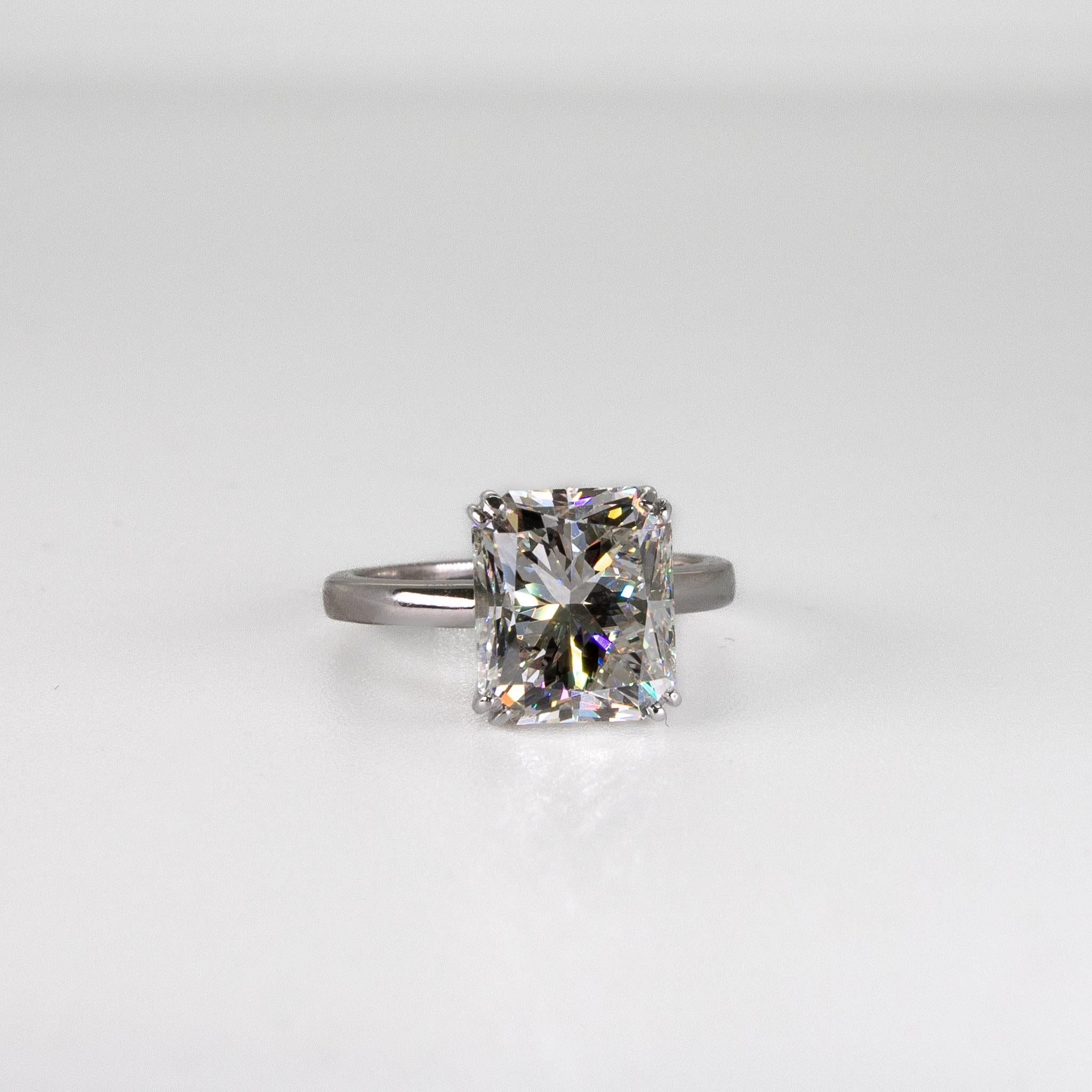 5.01ct Radiant Cut EGL Certified Diamond Solitaire Platinum Engagement Ring For Sale 1