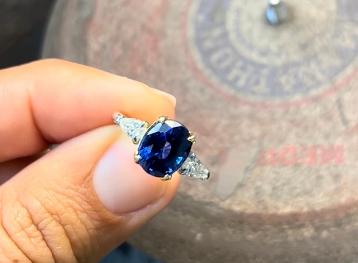 Oval Cut 5.01ct royal-blue oval blue sapphire ring. AGL certified. For Sale