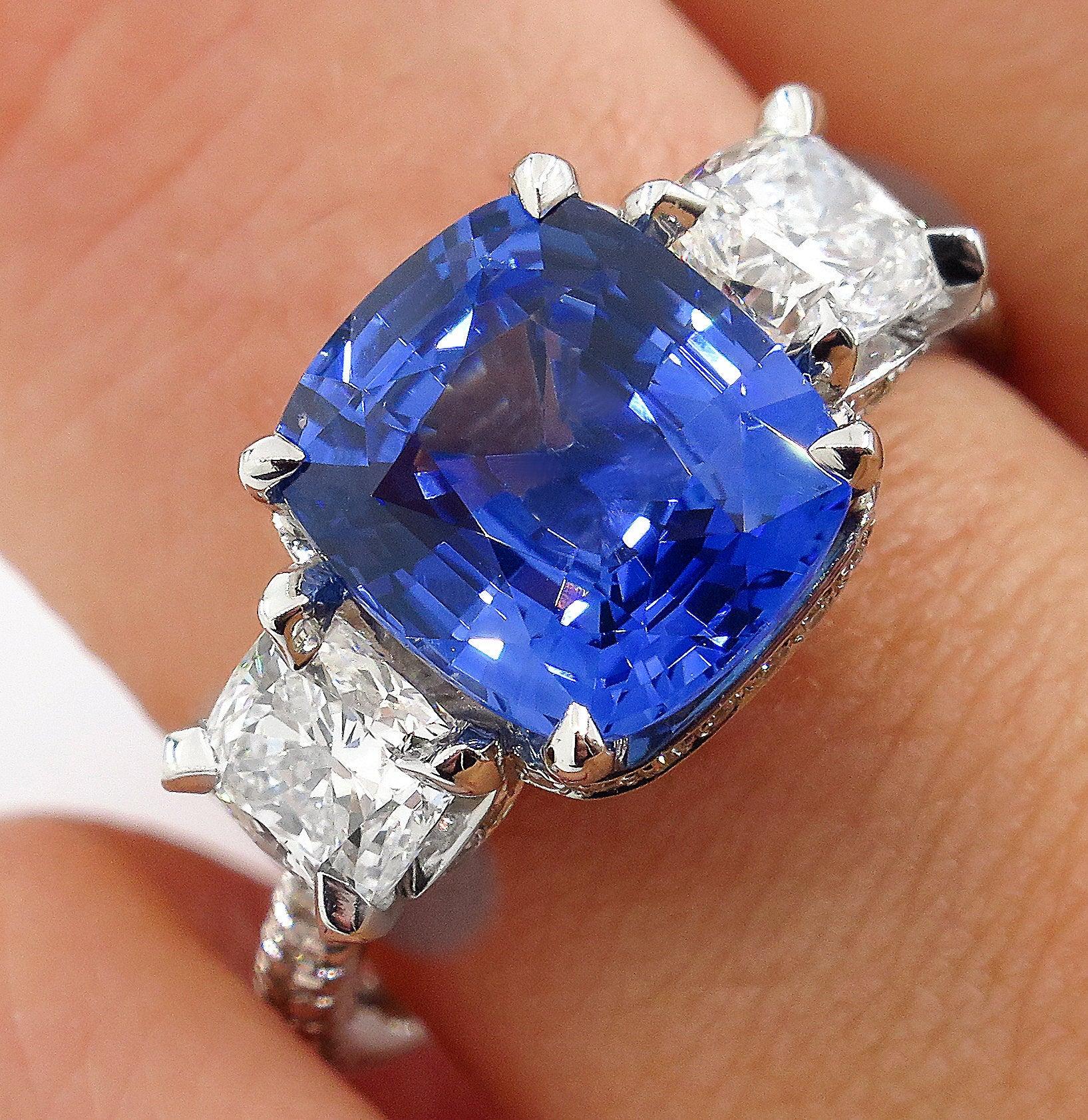 5.01ctw Ceylon GIA Natural Royal Blue Sapphire and Diamond Platinum 3-Stone Ring In Good Condition In New York, NY
