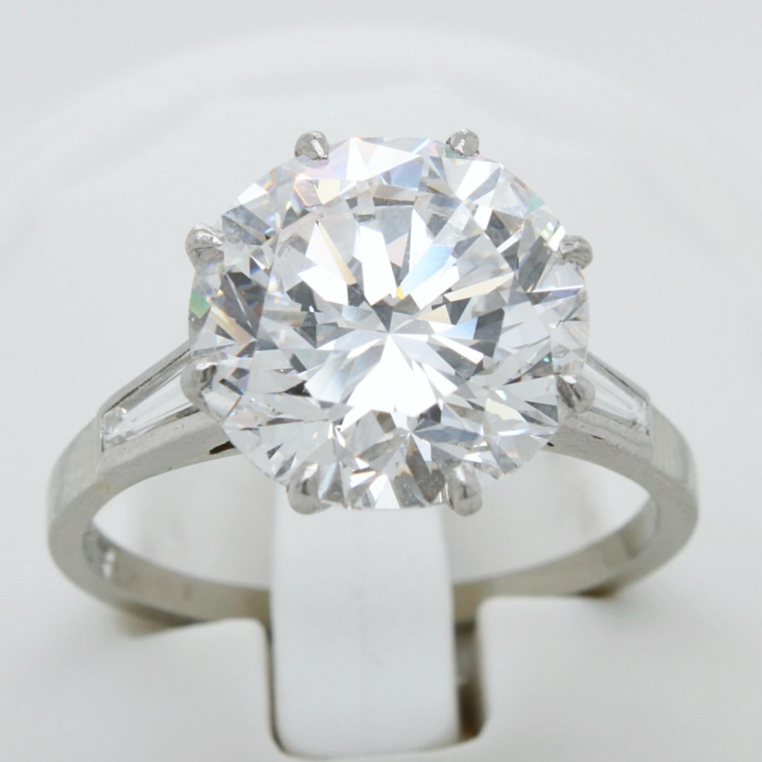 Women's 5.02 Carat D-VVS1, GIA, Diamond Solitaire Ring For Sale