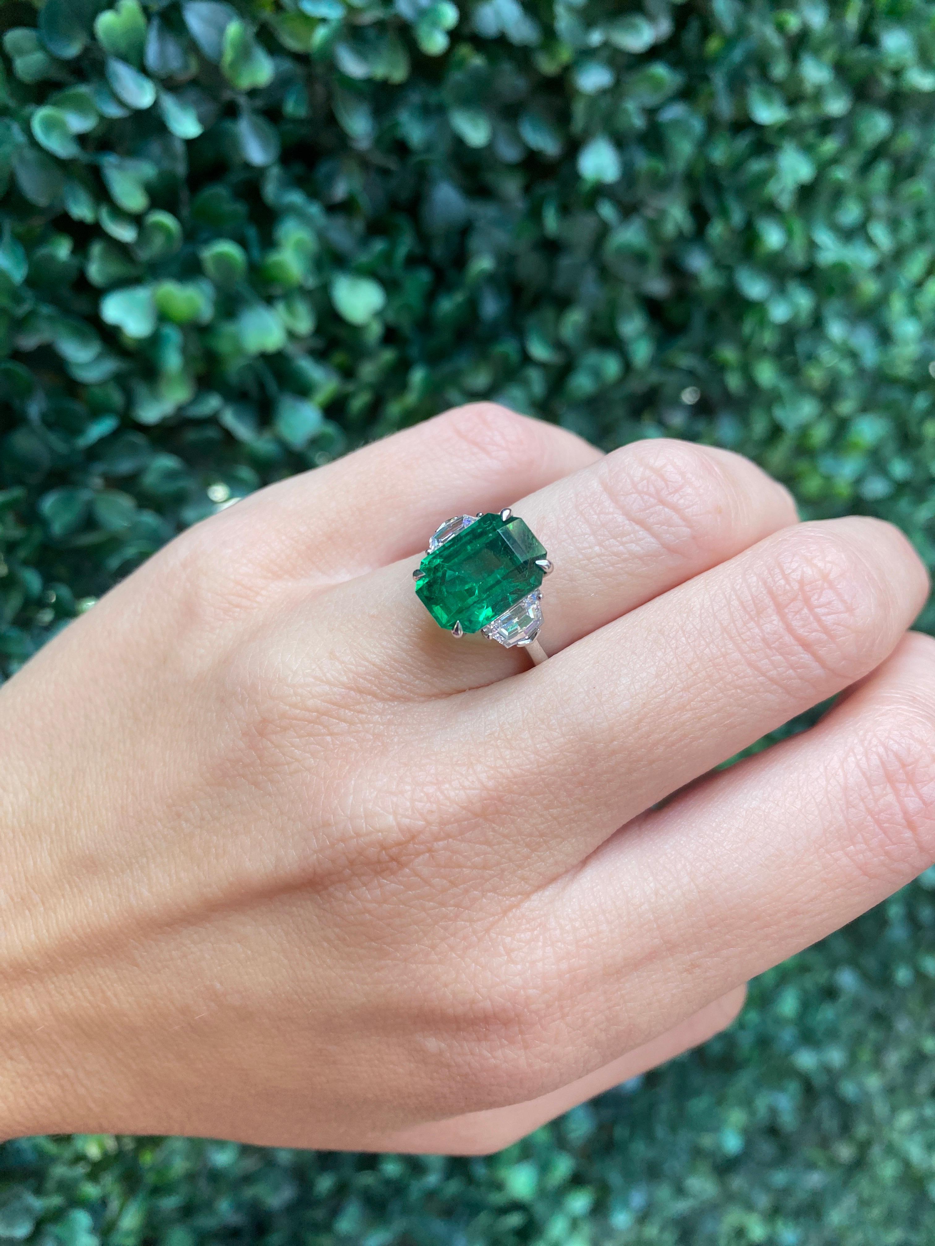 5.02 Carat Emerald Cut Natural Emerald & 1.02ctw Diamond Platinum Ring For Sale 11