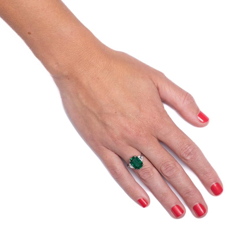 Women's or Men's 5.02 Carat Emerald Cut Natural Emerald & 1.02ctw Diamond Platinum Ring For Sale