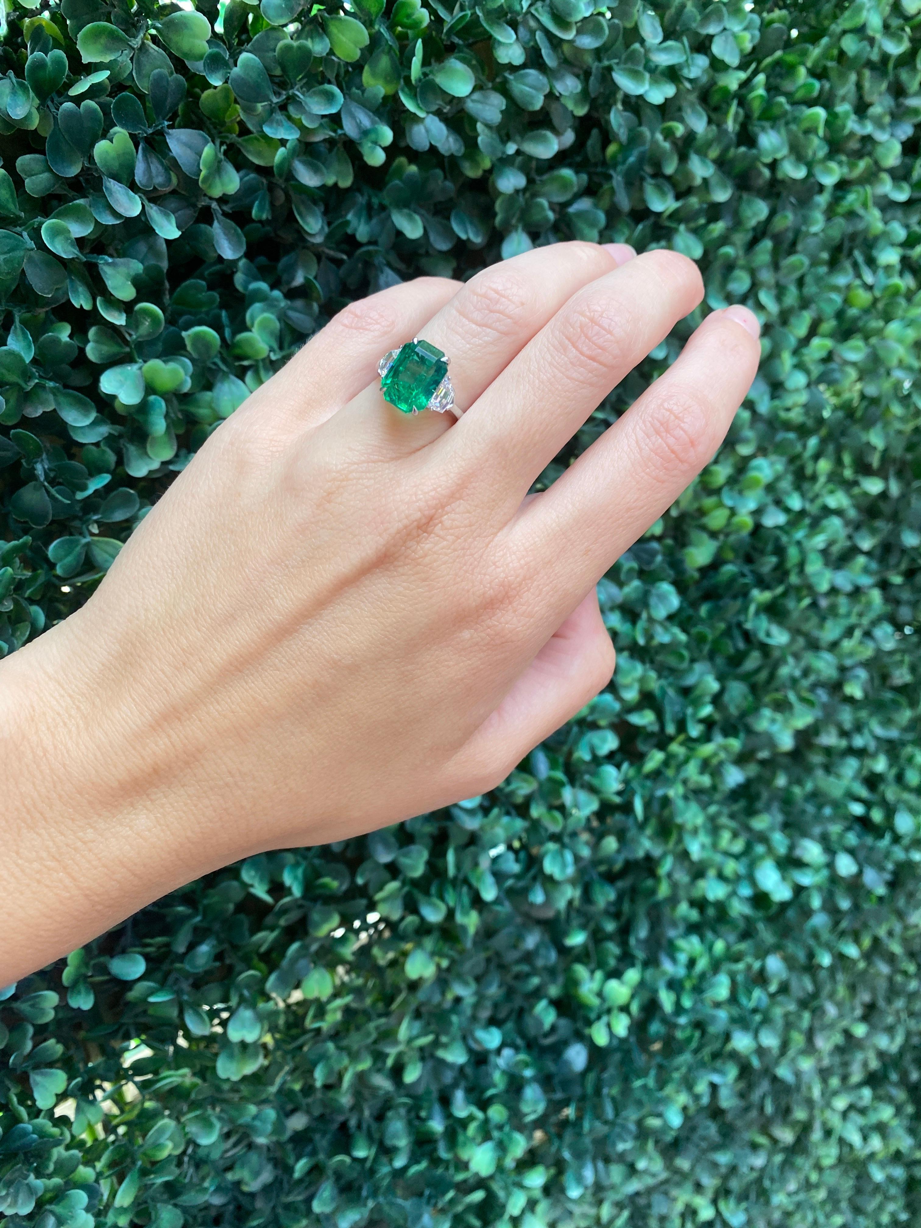 5.02 Carat Emerald Cut Natural Emerald & 1.02ctw Diamond Platinum Ring For Sale 2