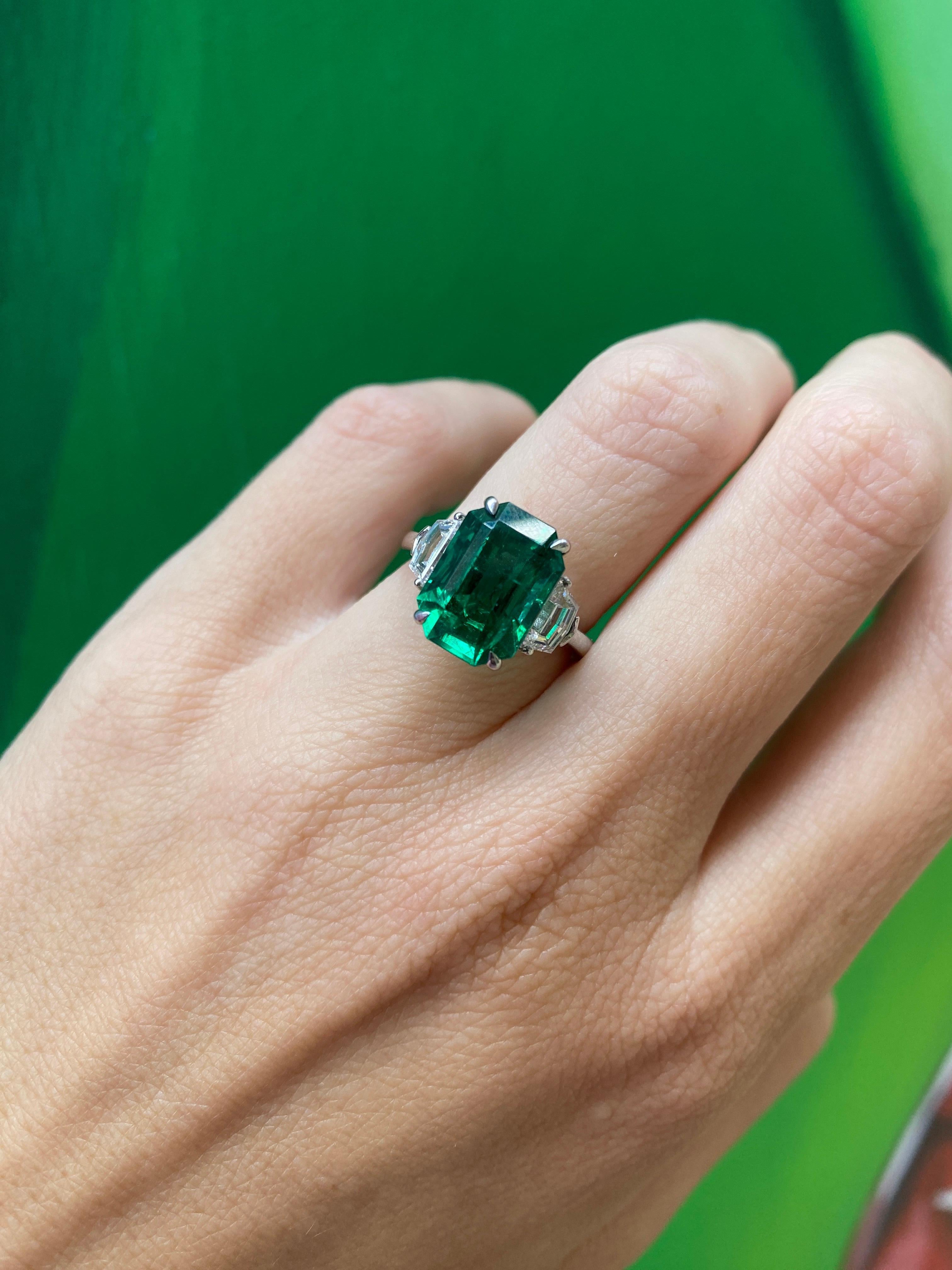 5.02 Carat Emerald Cut Natural Emerald & 1.02ctw Diamond Platinum Ring For Sale 4