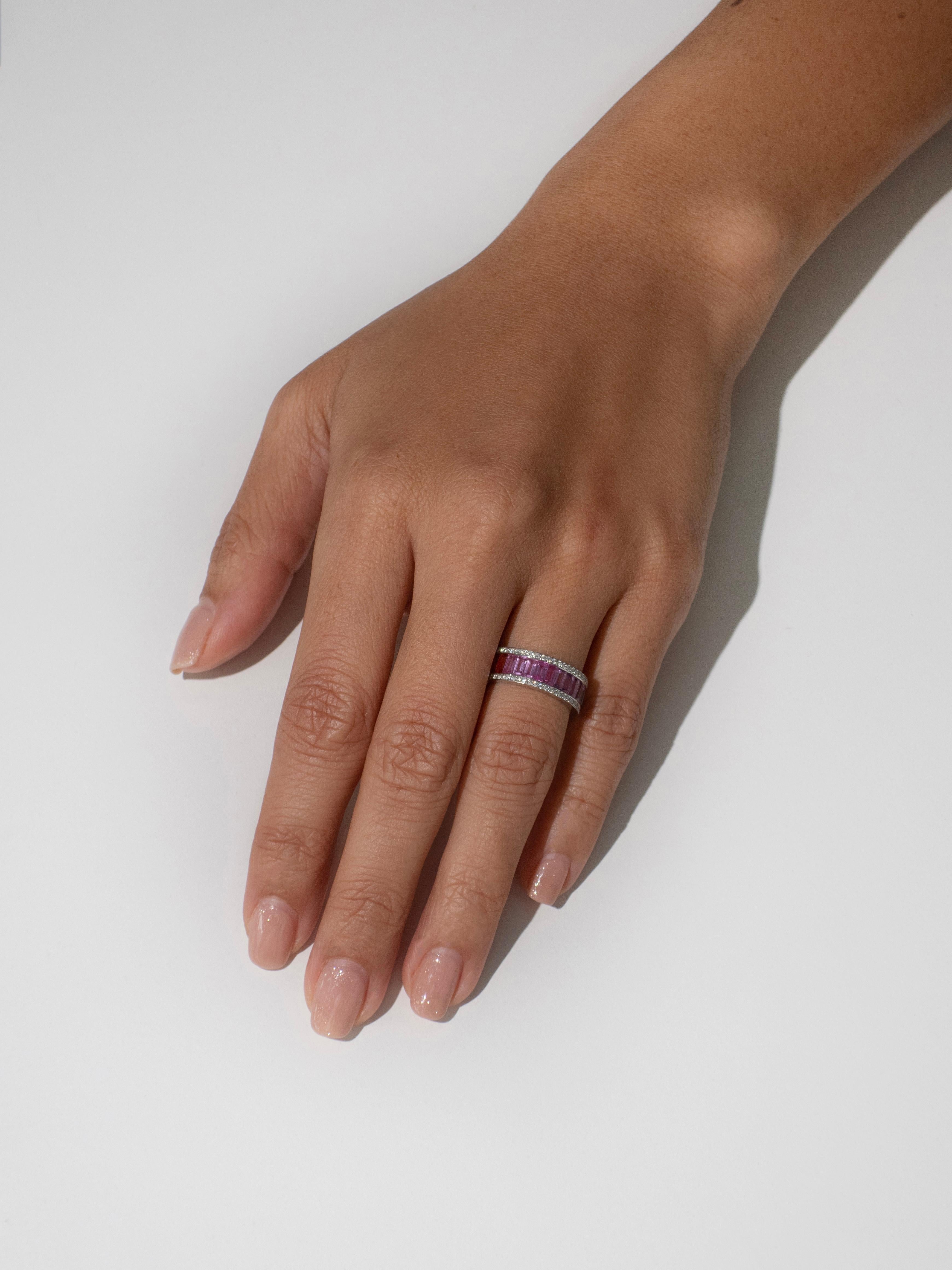 5.02 Carat Rainbow Sapphire and Diamond Ring in 18k White Gold For Sale 1