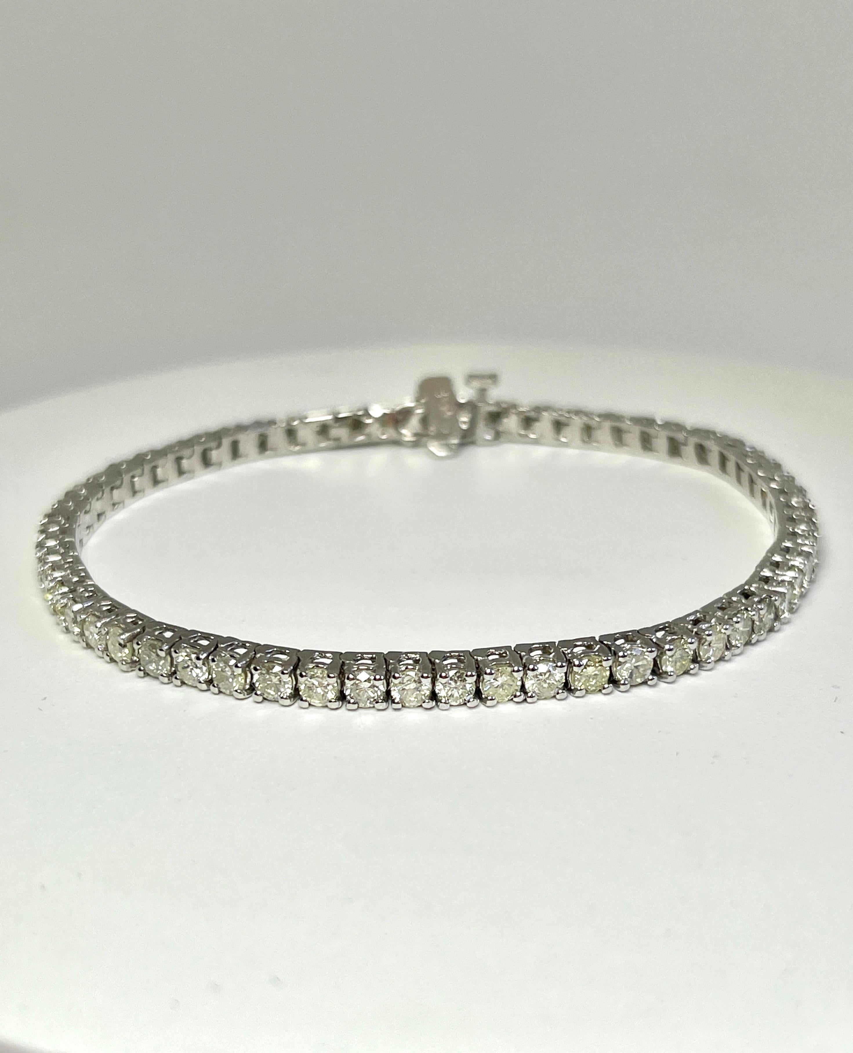 5.02 Carat Round Brilliant Cut Diamond Tennis Bracelet 14 Karat White Gold In New Condition For Sale In Great Neck, NY