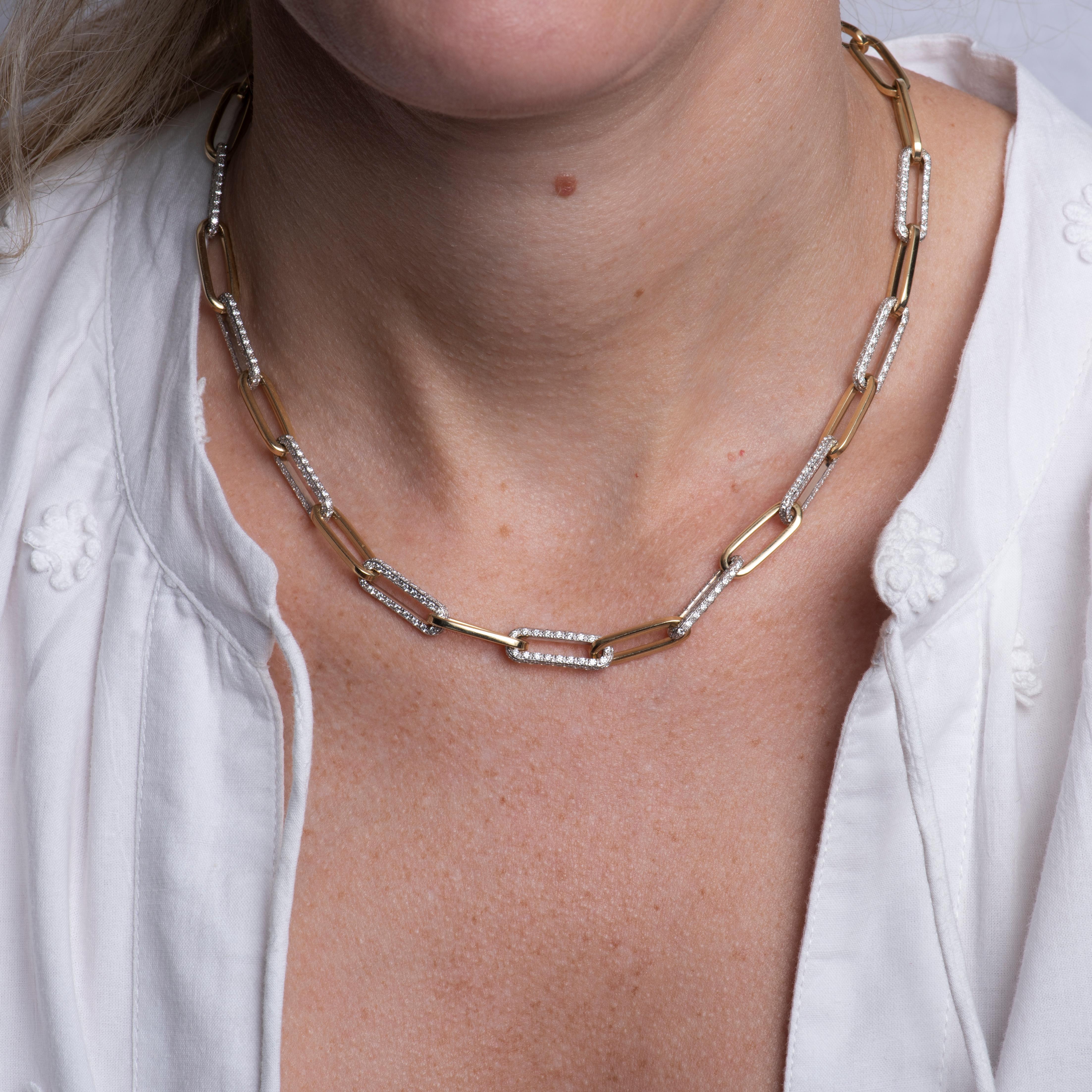 Diese Büroklammer-Halskette besteht aus Gliedern mit 5,02 Karat Gesamtgewicht in runden natürlichen Diamanten, die in 14-karätigem Gelbgold gefasst sind und sich mit einfachen Goldgliedern abwechseln. Tragen Sie sie allein oder kombinieren Sie sie