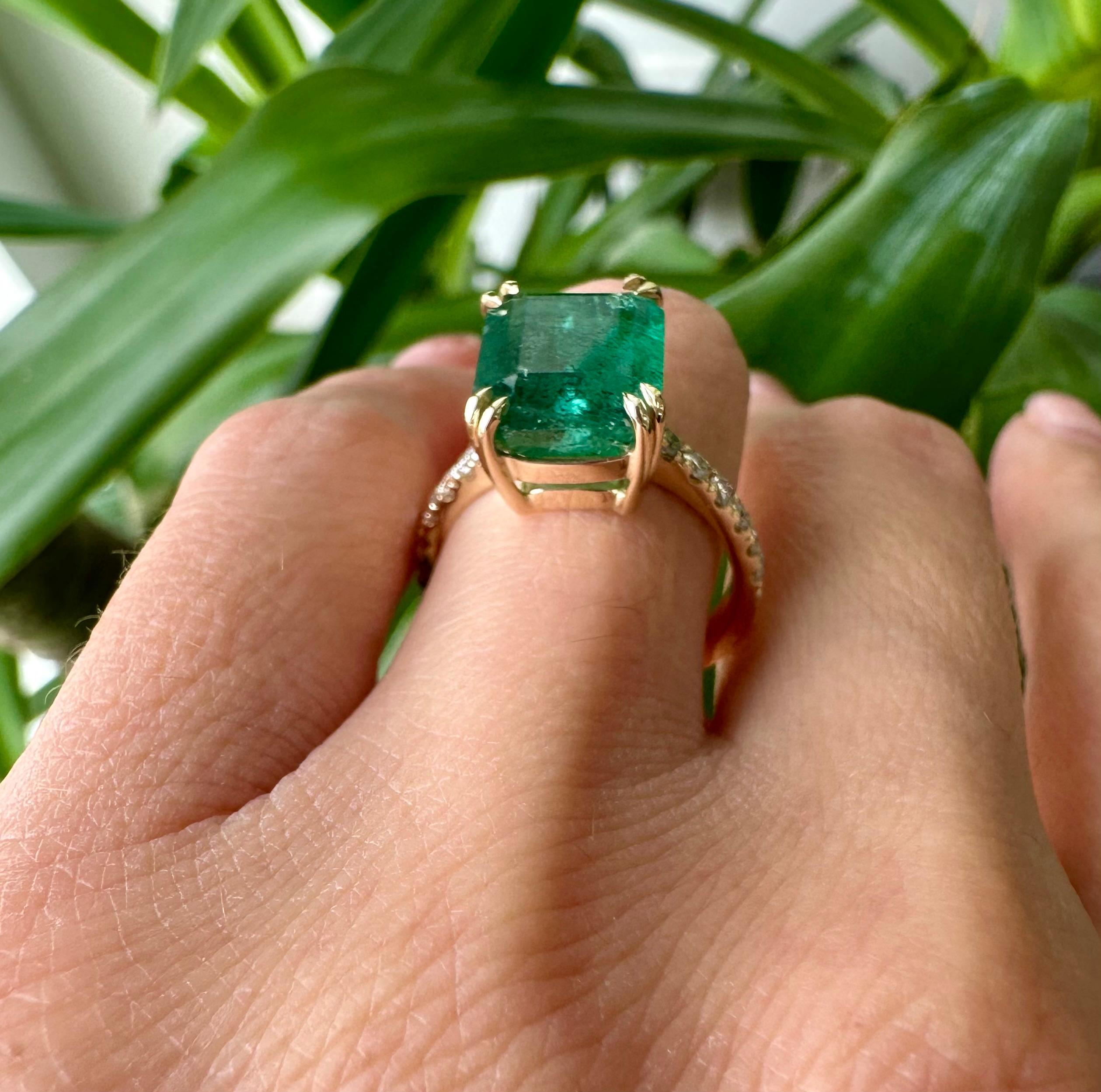 5.02 Carat Zambian Emerald And Diamond Ring In 14k Yellow Gold In New Condition For Sale In Houston, TX