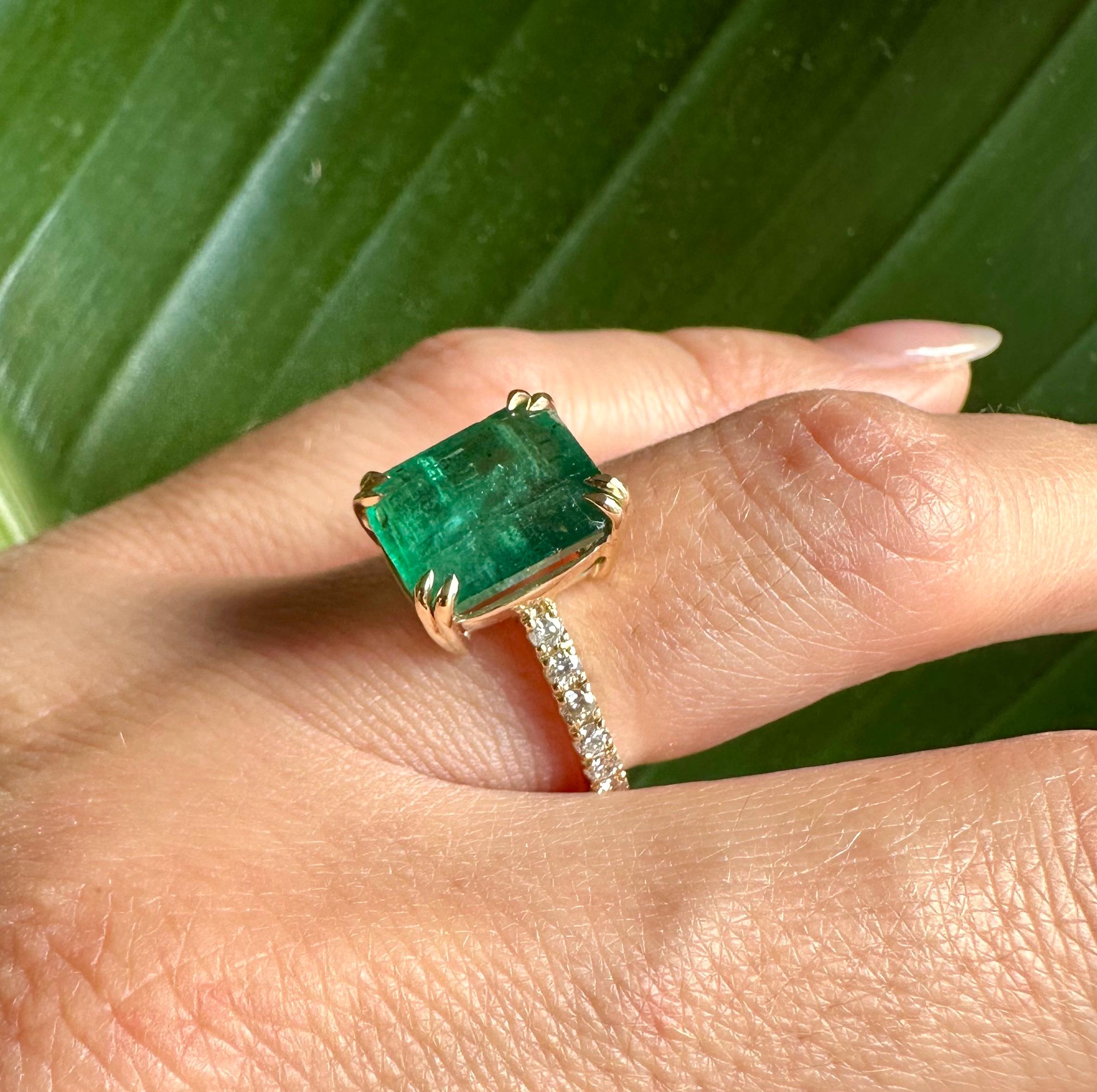 Women's 5.02 Carat Zambian Emerald And Diamond Ring In 14k Yellow Gold For Sale
