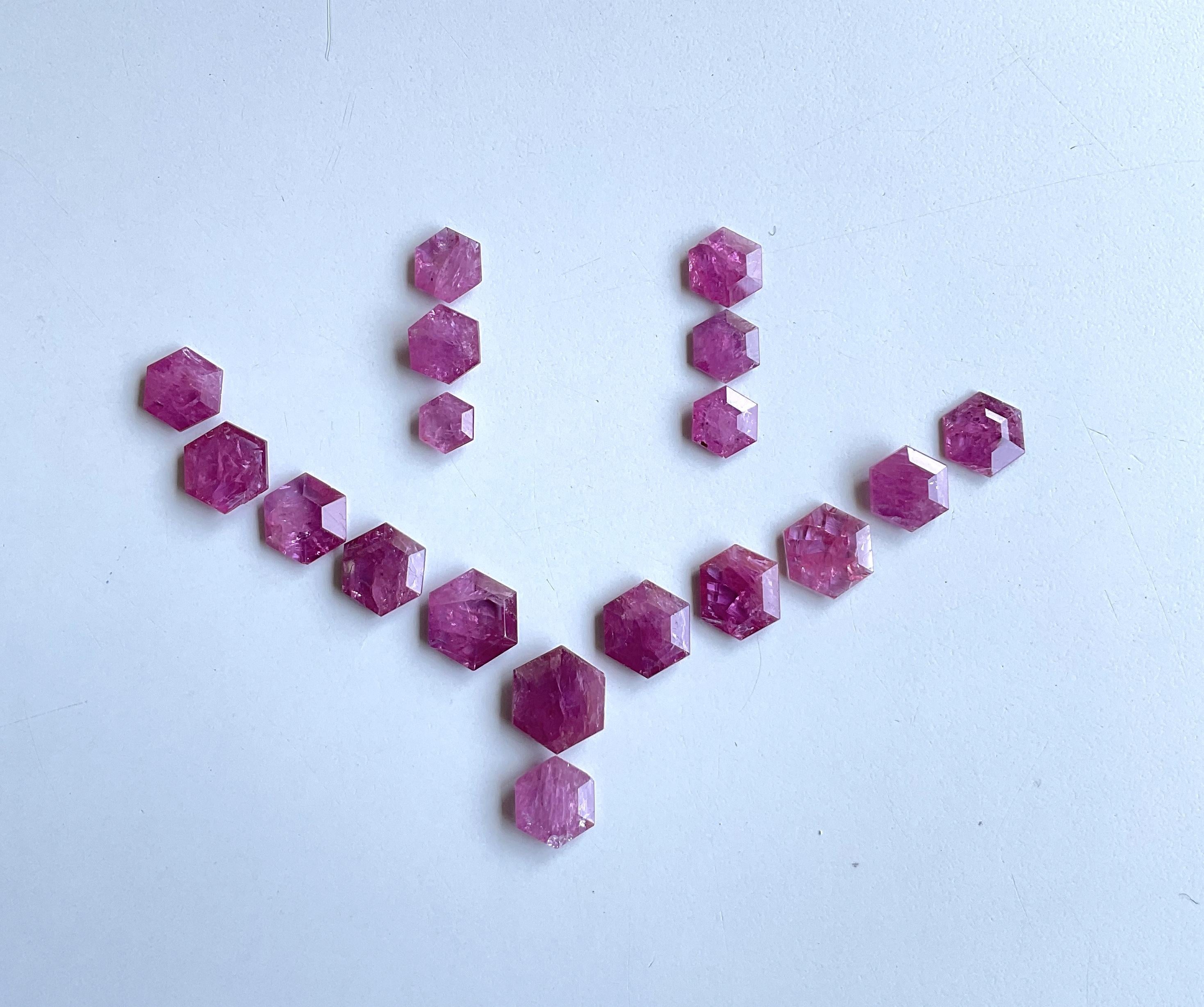 50,20 Karat Mosambik Rubin Hexagon Facettenschliff Stein No Heat Natürlicher Edelstein

Gewicht: 50,20 Karat
Größe: 6,5x7,5 bis 11x12,5 MM
Stücke: 18
Form: Facettierter Stein im Sechseck-Schliff
