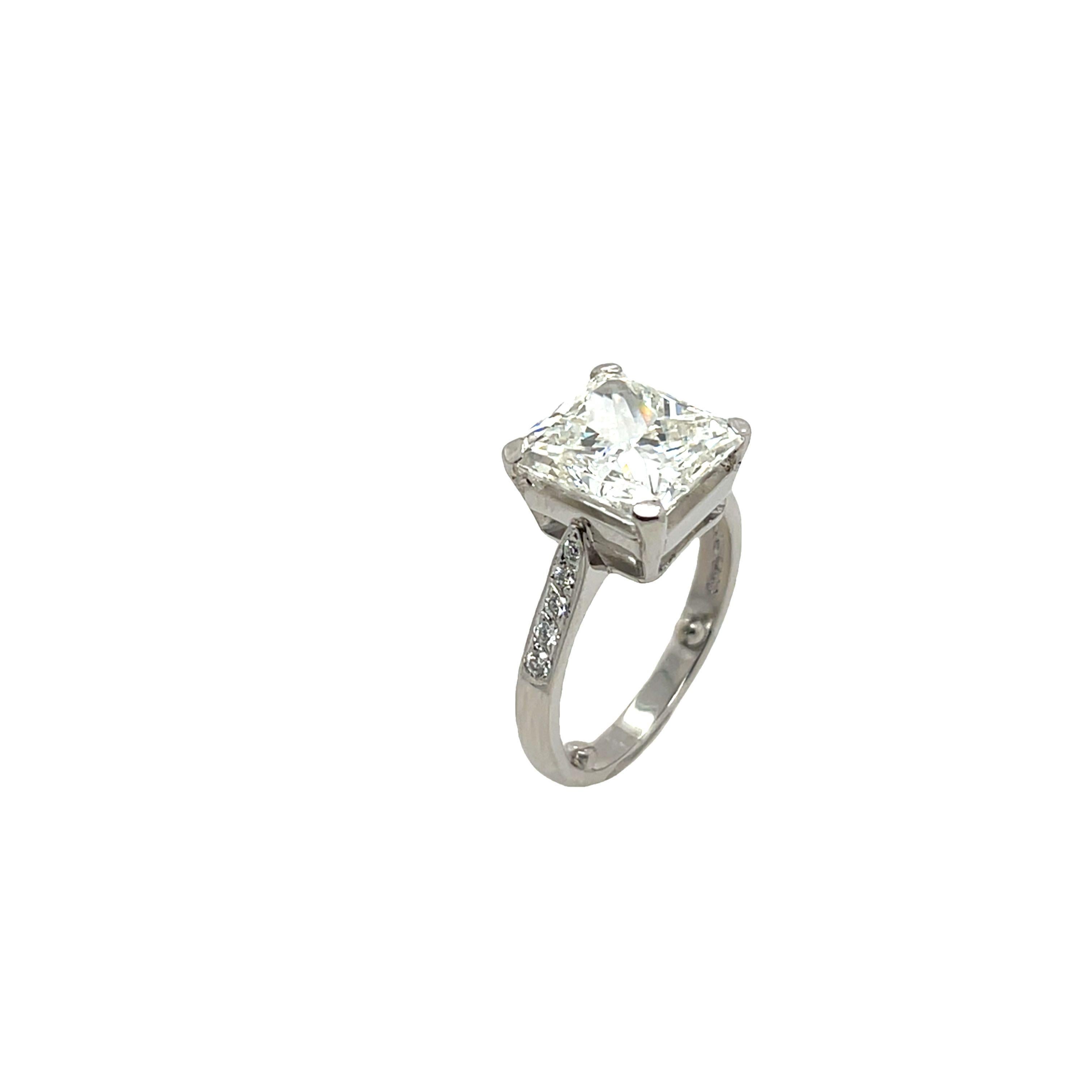 Diamant naturel taille radiant de 5,02 carats I/SI1 serti dans platine 1