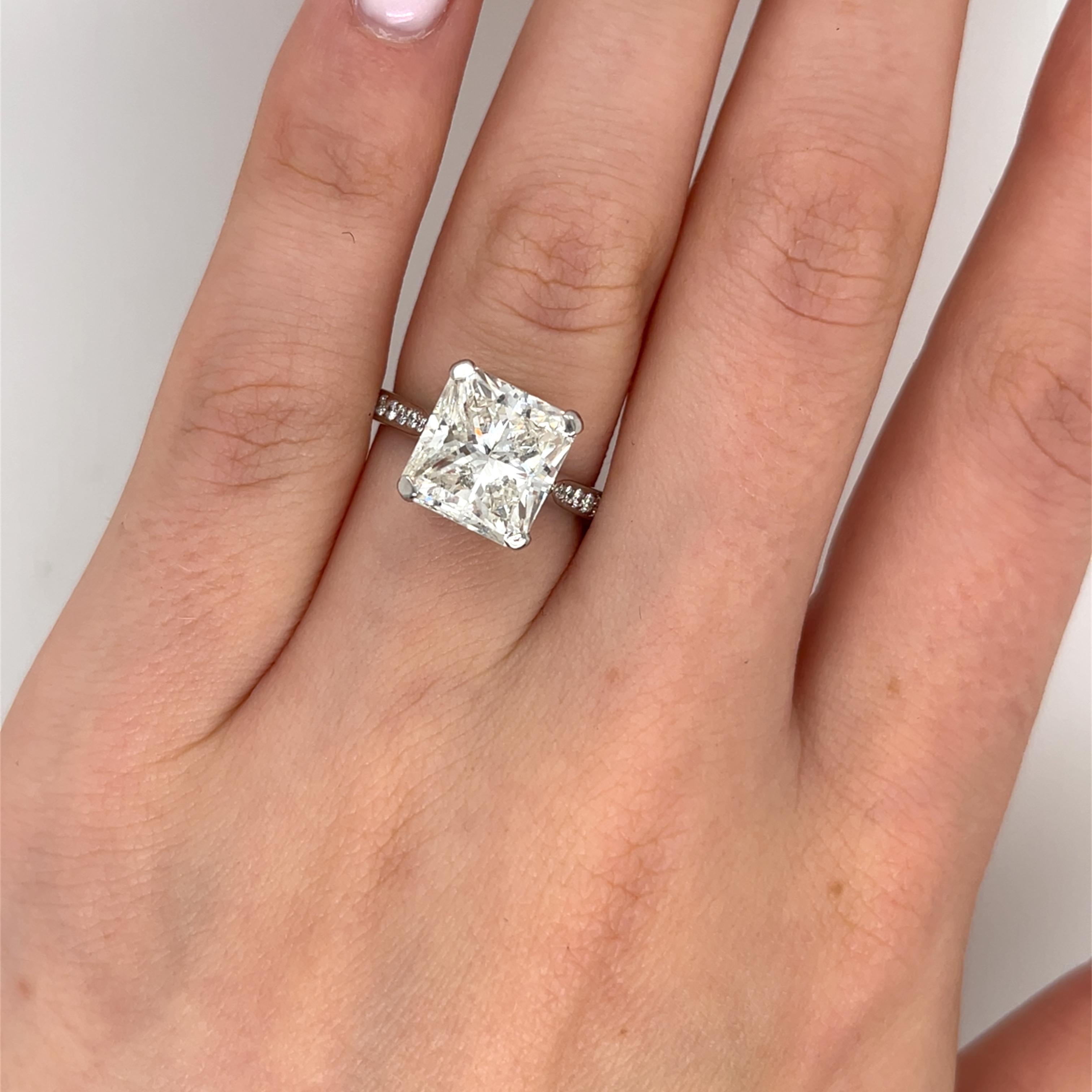 Diamant naturel taille radiant de 5,02 carats I/SI1 serti dans platine 2