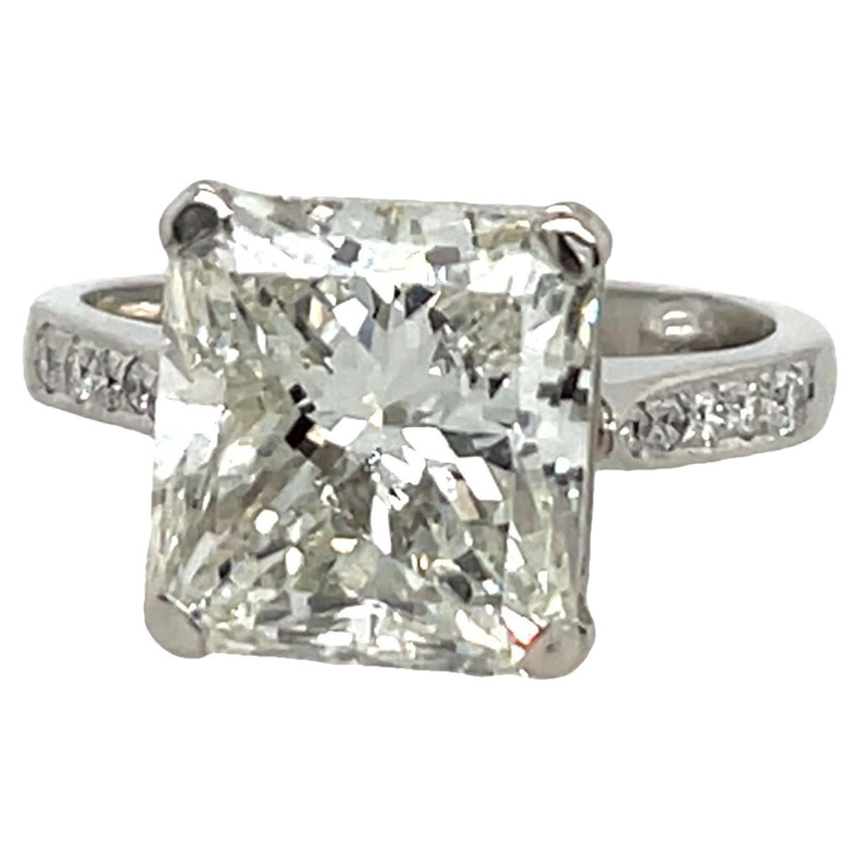 Diamant naturel taille radiant de 5,02 carats I/SI1 serti dans platine