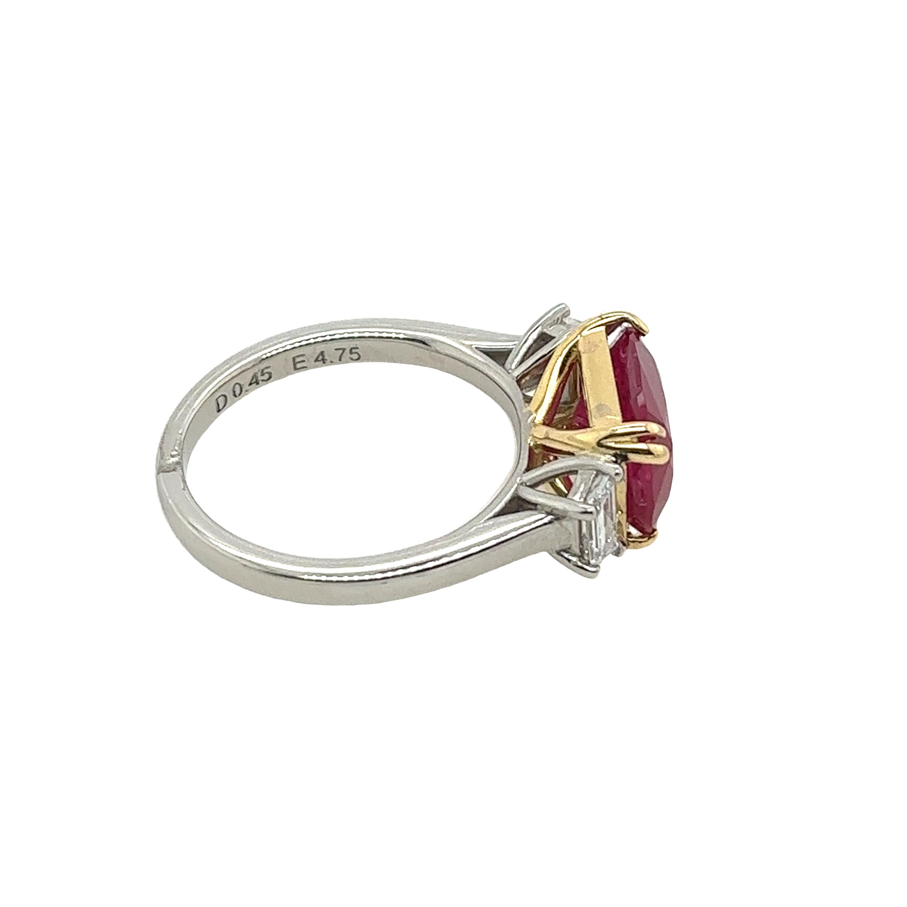 Bague en or jaune 18 carats, rubis de forme ovale de 5,02 carats et diamants de 0,45 carat en vente 2