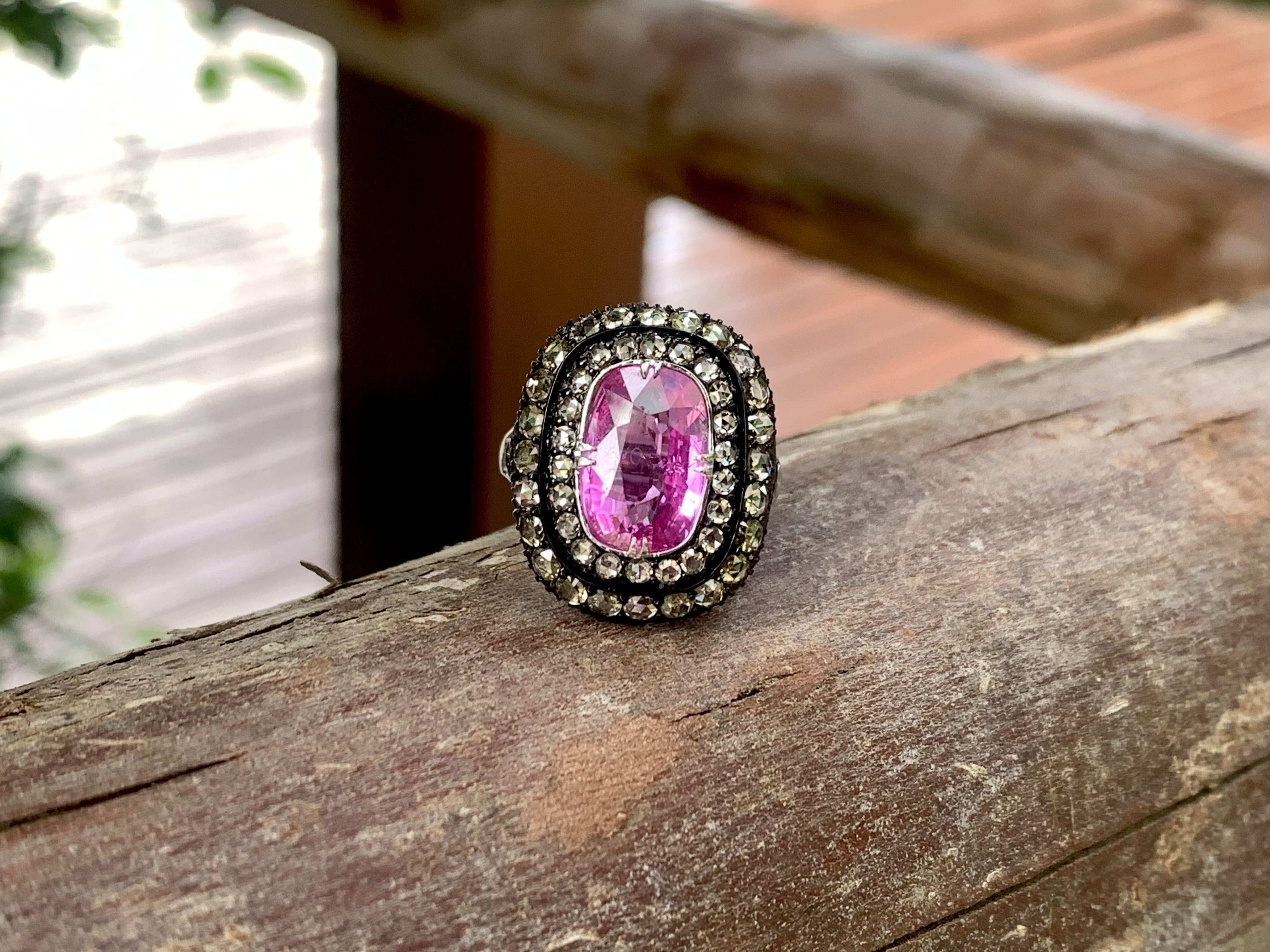 5.03 Ct Pink Sapphire & Rose Cut Diamonds studded 18K Gold Art Deco Ring In New Condition For Sale In Bangkok, TH