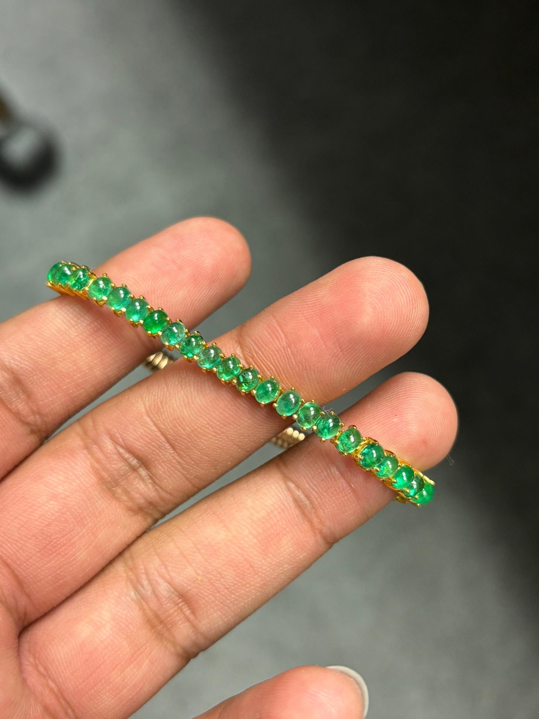 Art déco Bracelet d'émeraude cabochon de 5,03ct en or jaune 18K en vente