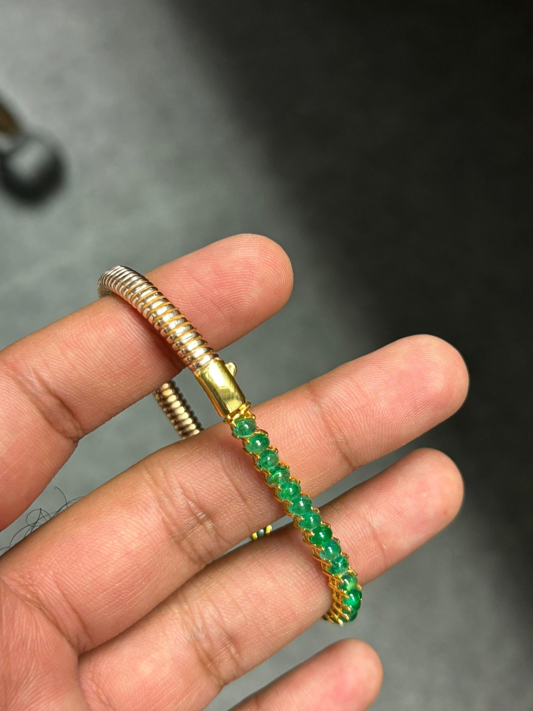 Bracelet d'émeraude cabochon de 5,03ct en or jaune 18K Neuf - En vente à Bangkok, TH
