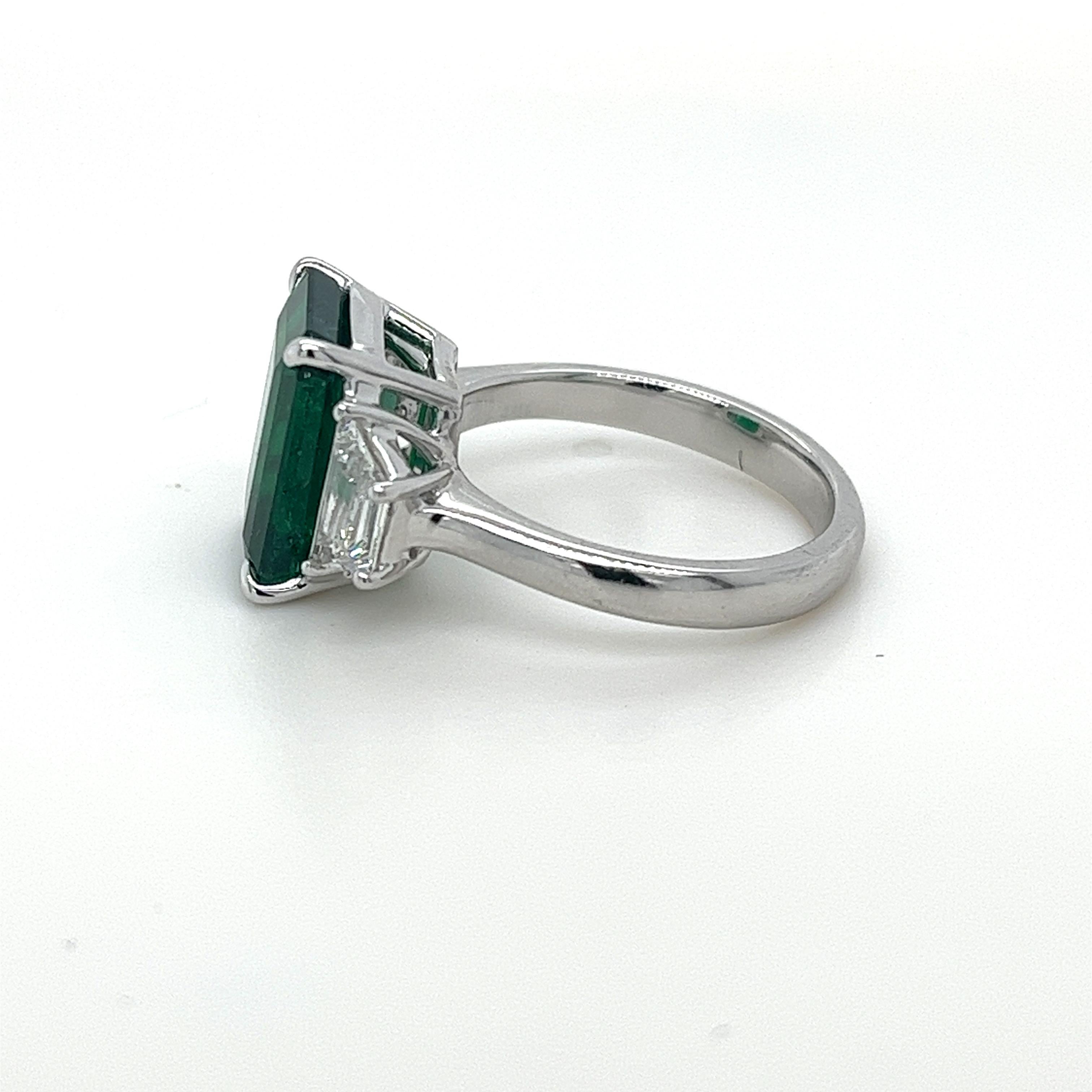 Modern 5.03 Carat Emerald Cut Emerald Ring in Platinum For Sale